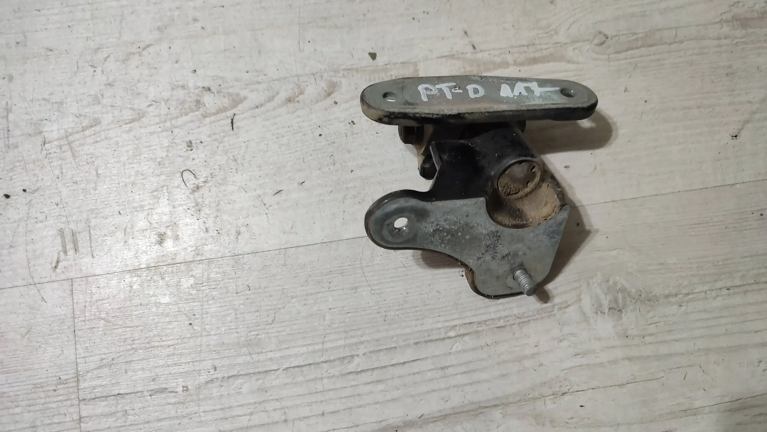 Mercedes-Benz CLA W117 14r. 2.2cdi hinge right rear part