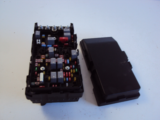 SKRZYNKA BEZPIECZNIKÓW JEEP CHEROKEE KL 2.2D 13- Typ samochodu Samochody osobowe