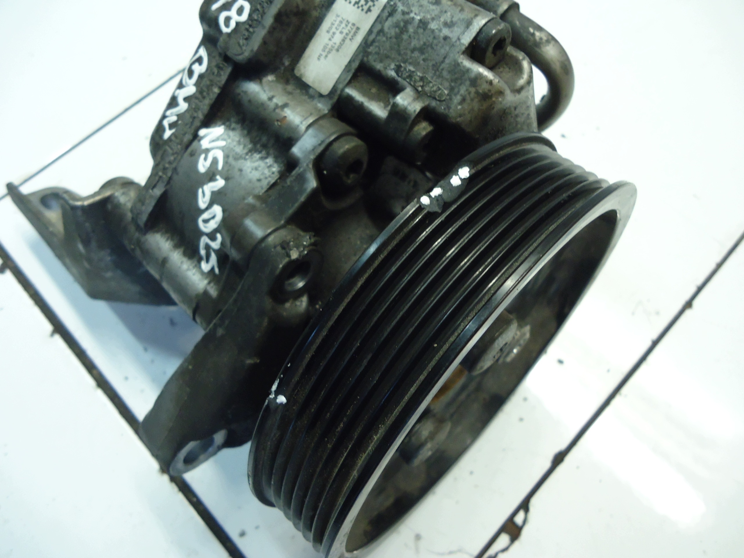 BMW 5 E60 E61 2.5 N53B25A servo pump 677936206