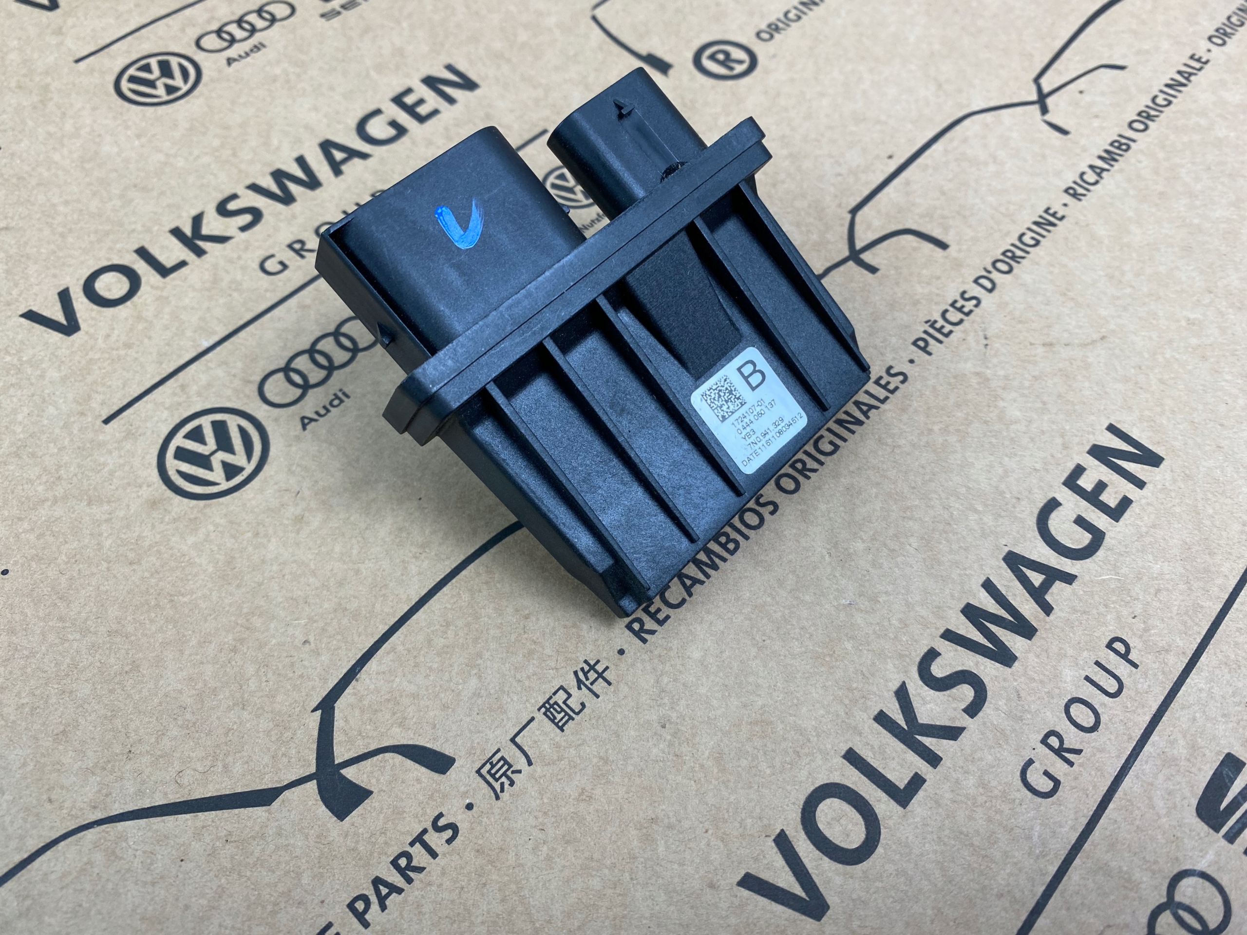 GD AUDI Q3 STEROWNIK SPALIN ADBLUE 7N0941329 Producent części Volkswagen OE