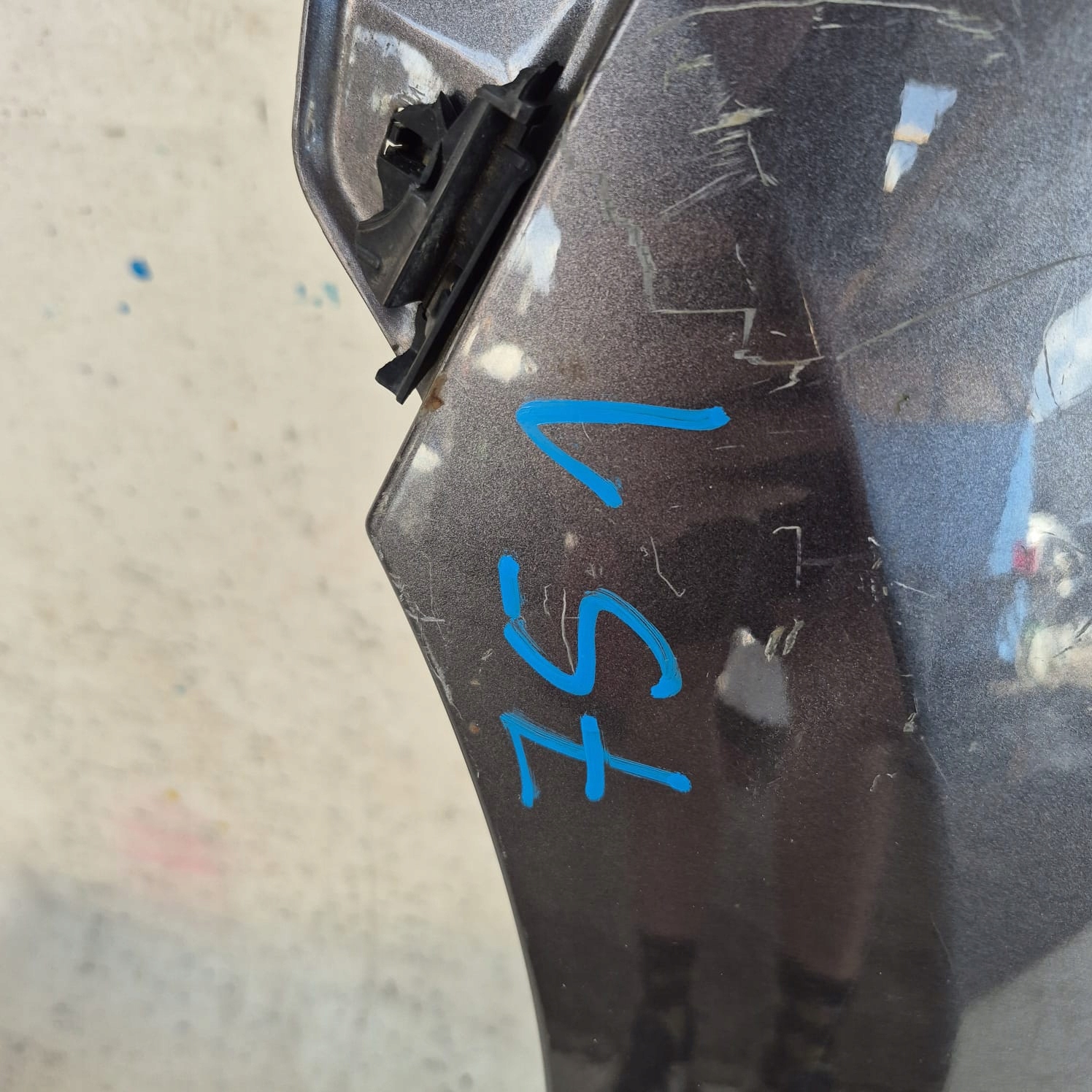 TOYOTA AURIS and 1 06-09 fender front front left