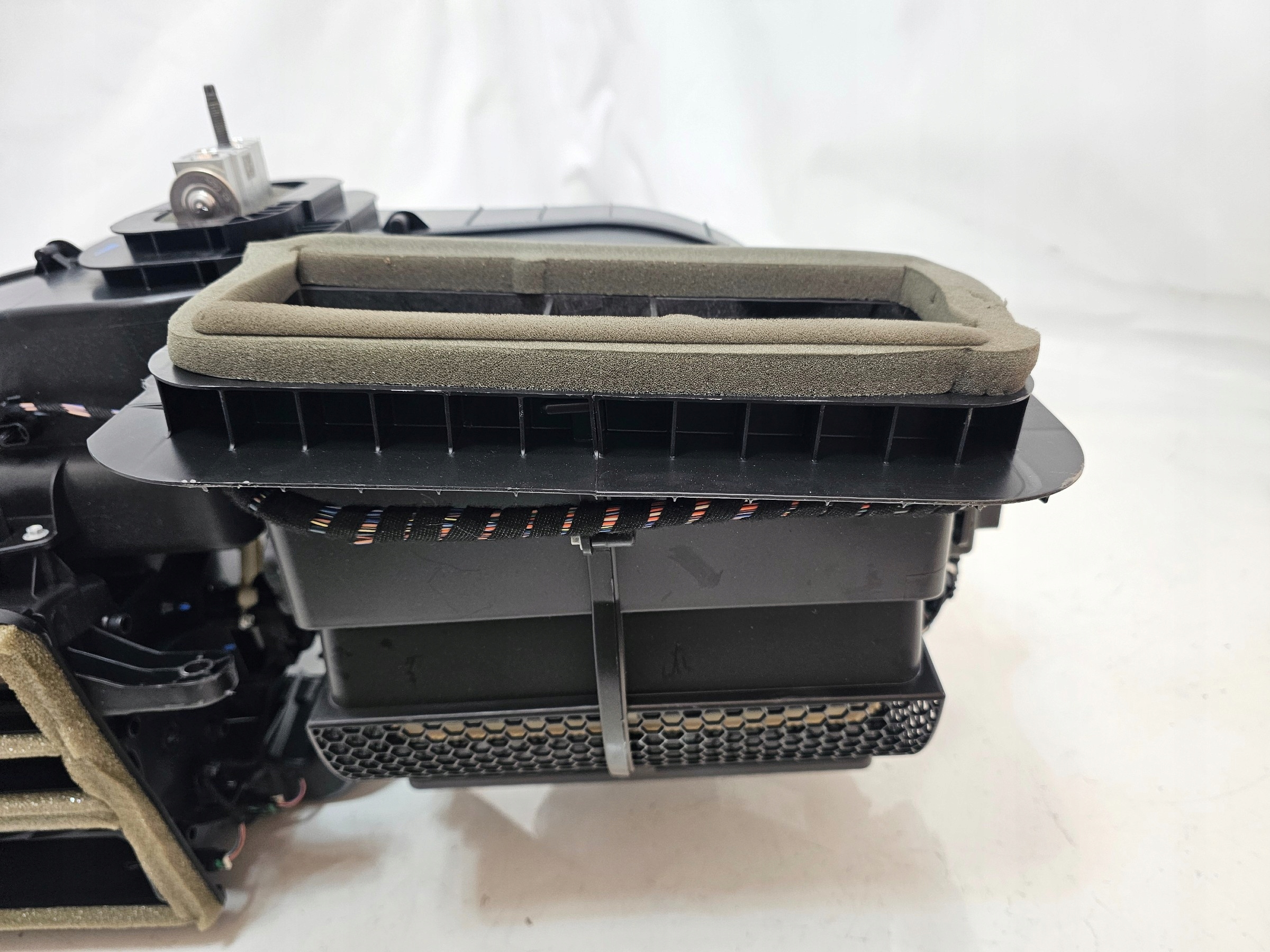 CHRYSLER PACIFICA 17- радиатор отопителя 68552679AB америка