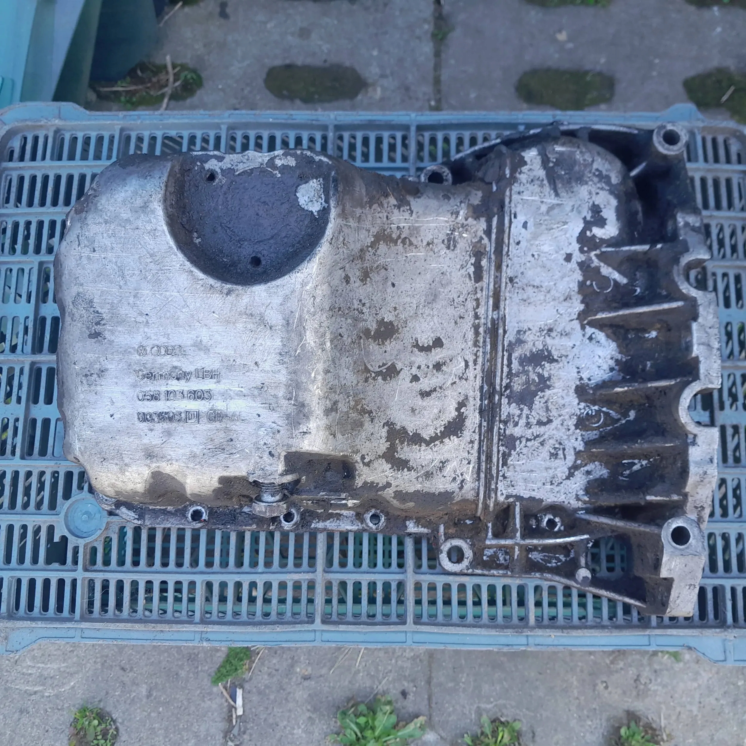 Audi A4 B5 VW Passat B5 miska olejowa 1.8 058103603E