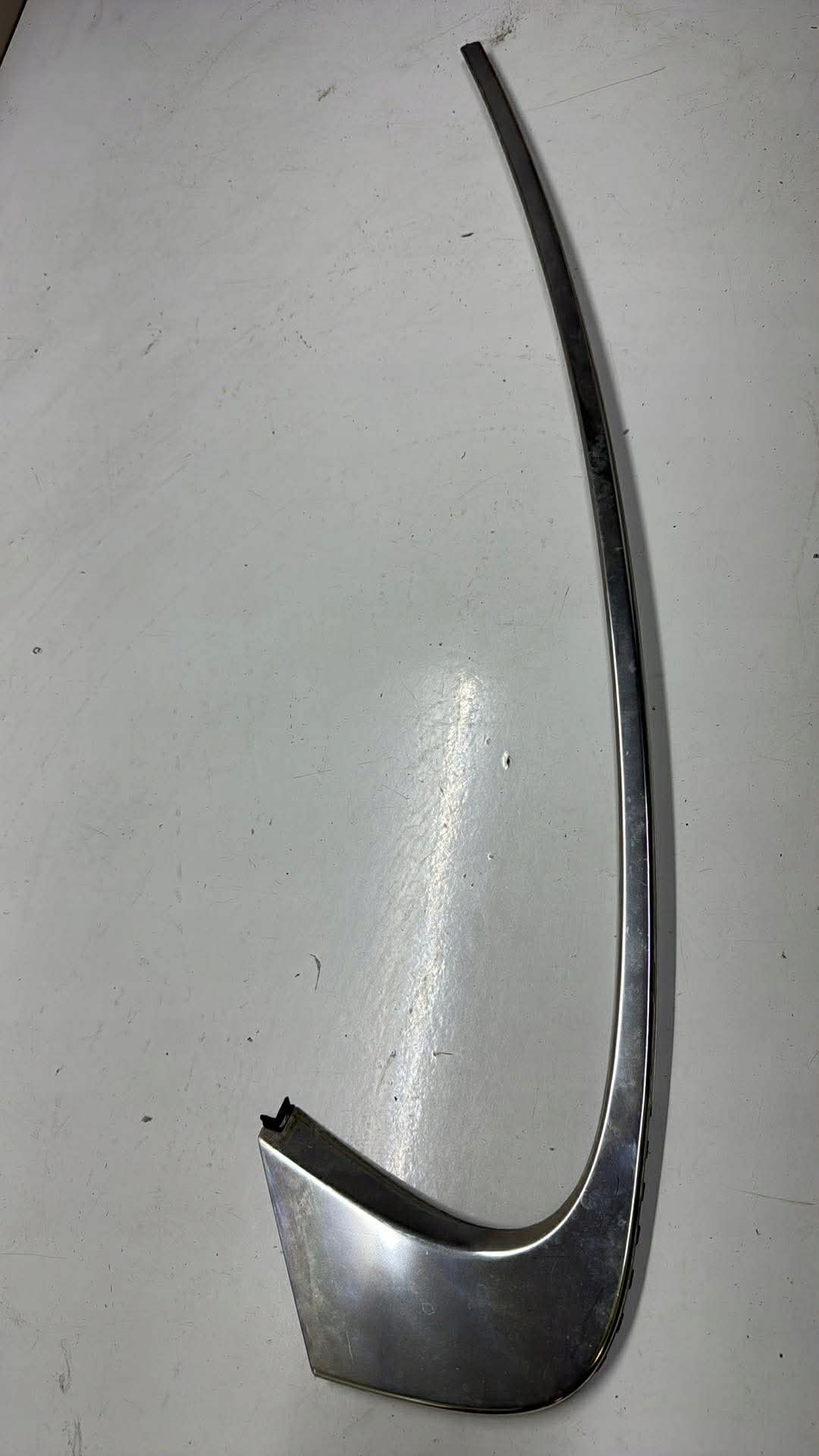 Jaguar XE moulding gasket windows door left rear part of left TYLNYCH GX73255A61AD
