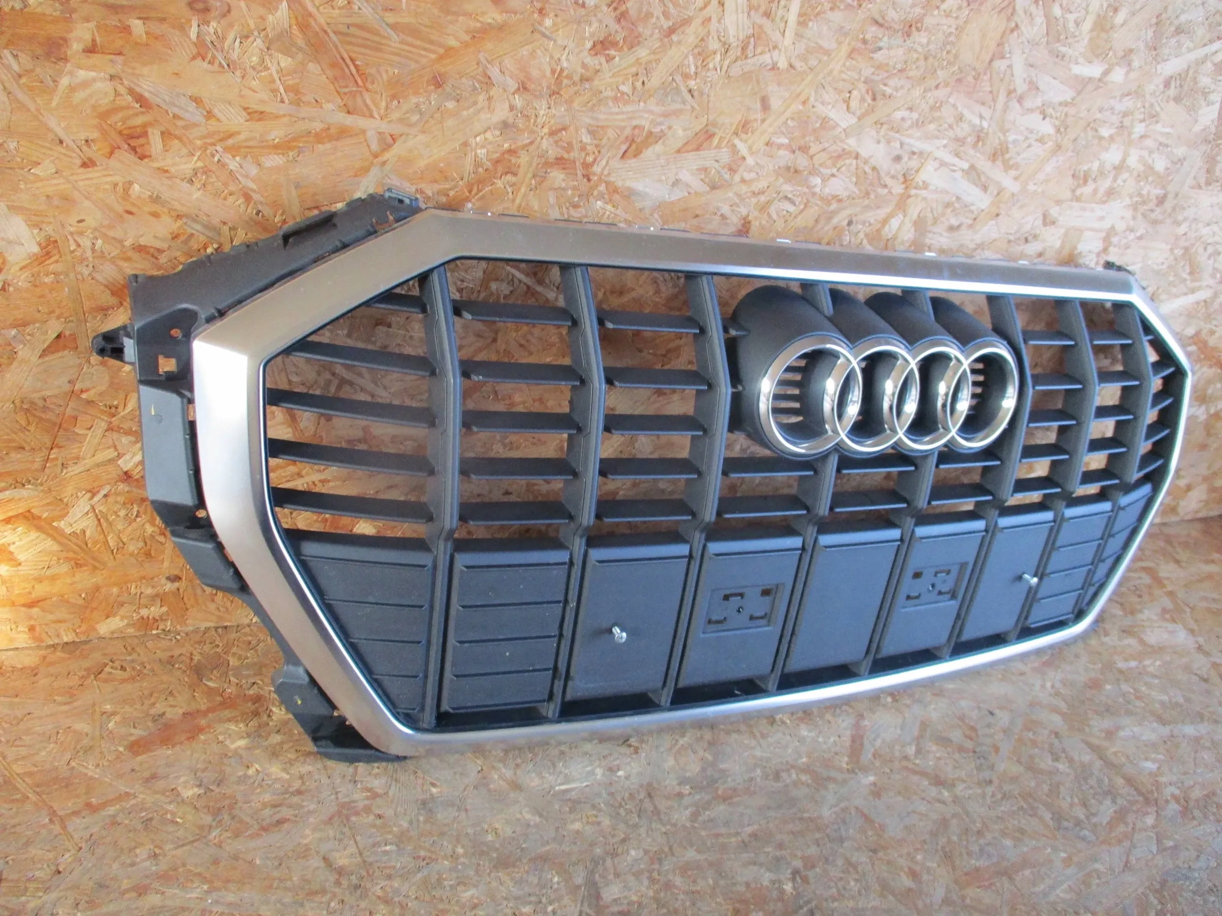 GRIGLIA AUDI Q3 83A