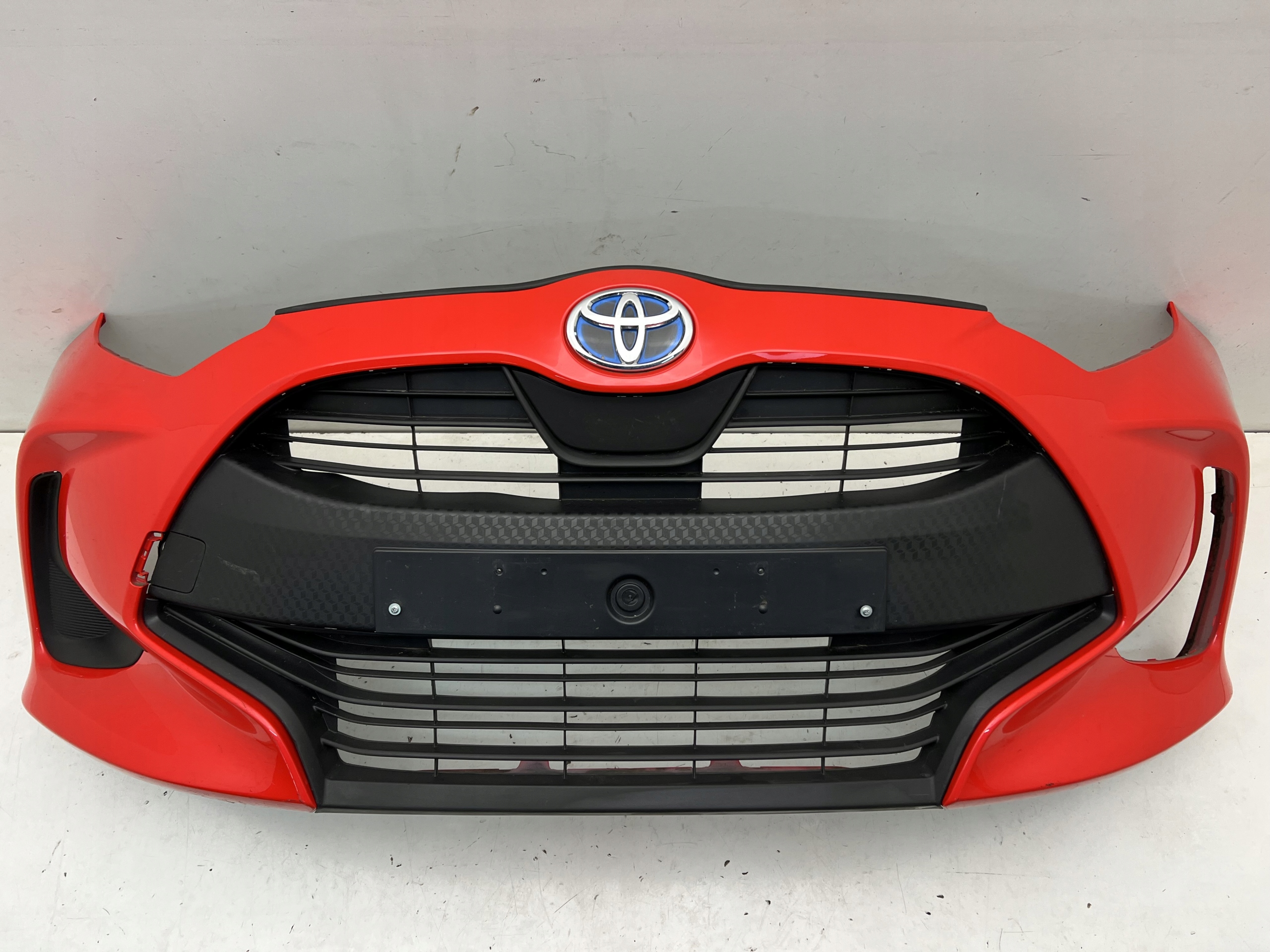 TOYOTA YARIS 4 IV ZDERZAK PRZEDNI PRZÓD KRATKA 20- TOYOTA YARIS IV za ...