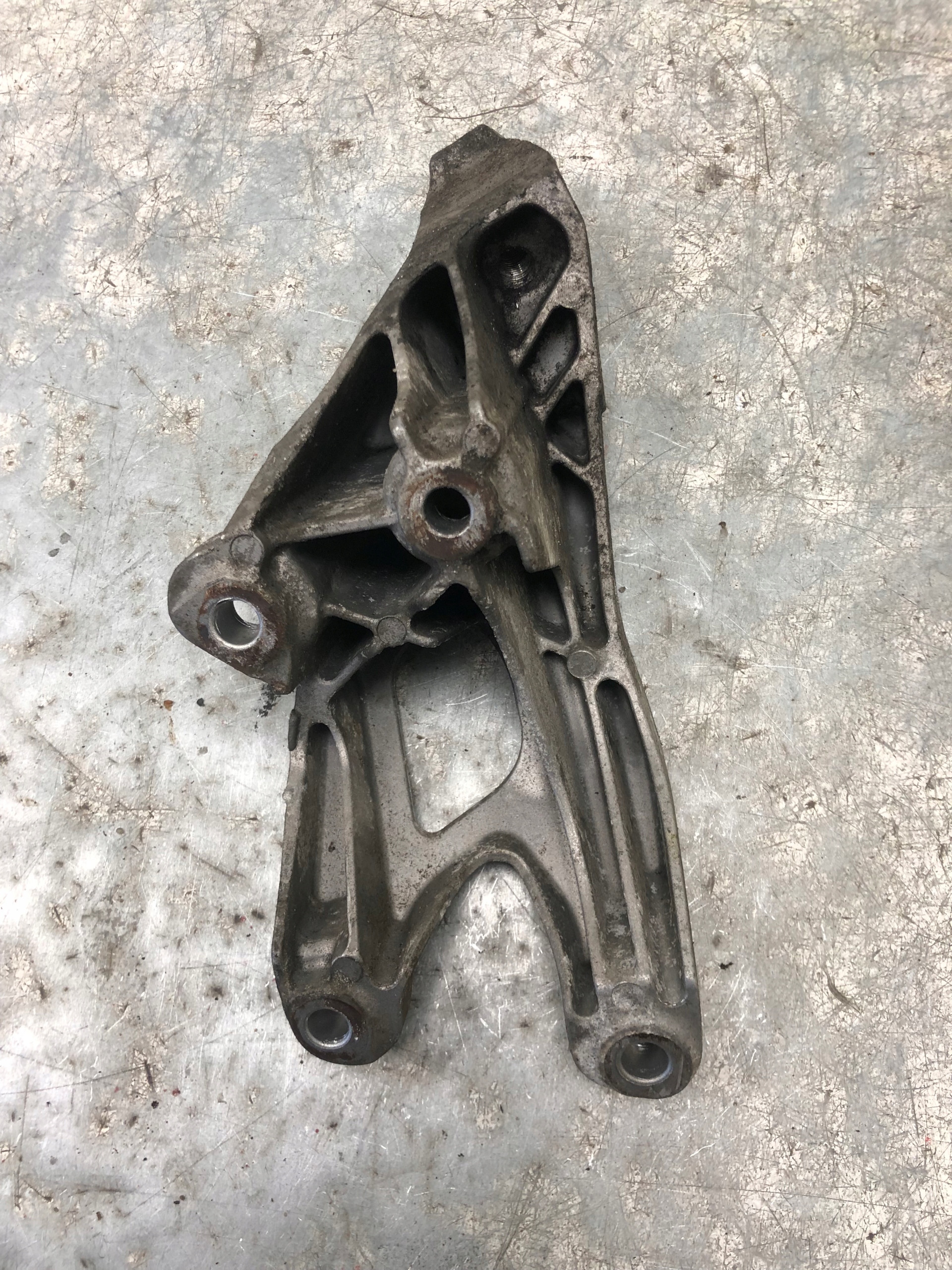 holder engine mount AUDI A4 B8 LIFT KOMBI 8K0199307BP