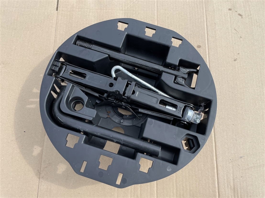 LEWAREK KLUCZ UCHO WKRĘTKA KOŁA ZAPASOWEGO RENAULT CLIO 5 V 19-23R 20R