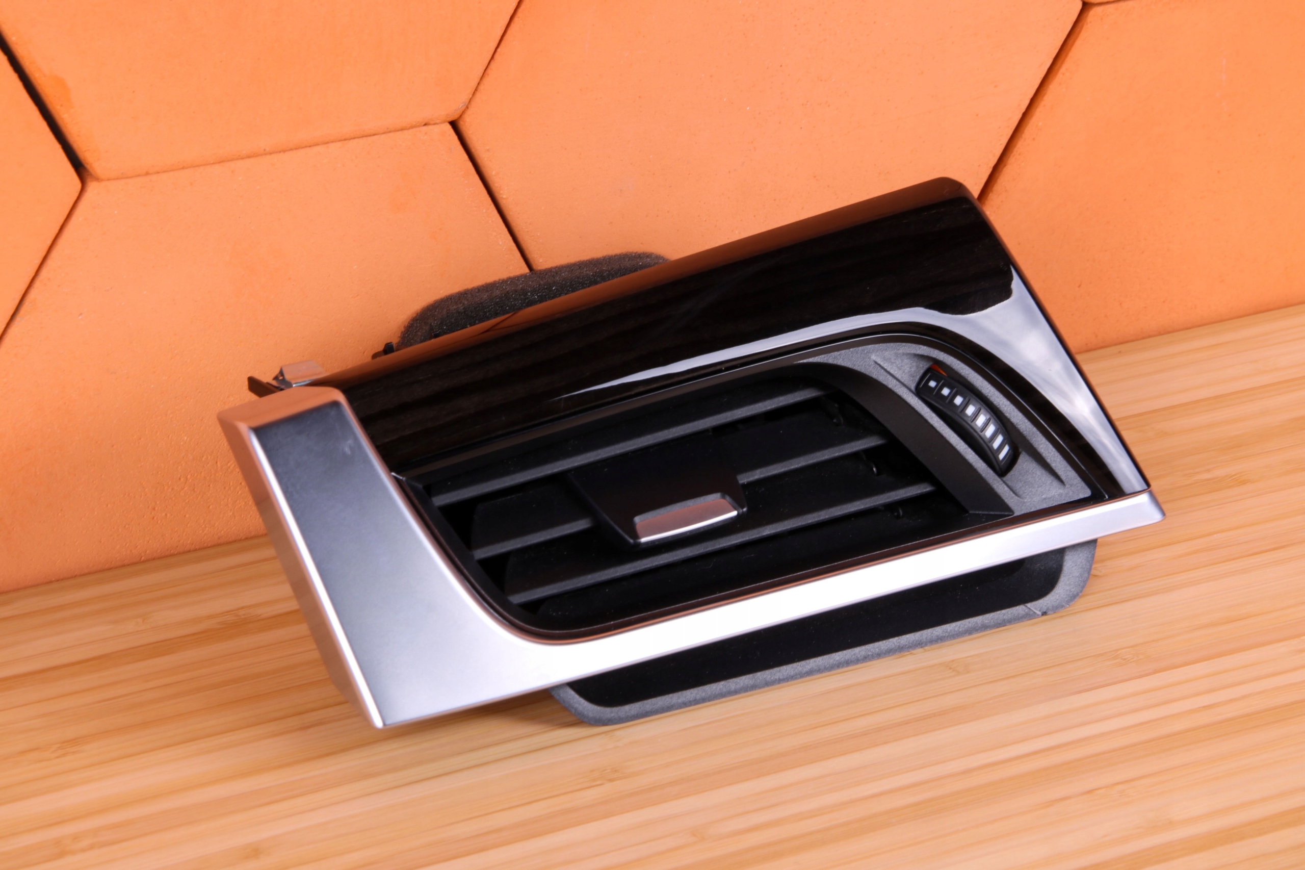 BMW X1 F48 вентиляционная решетка левая 9332236