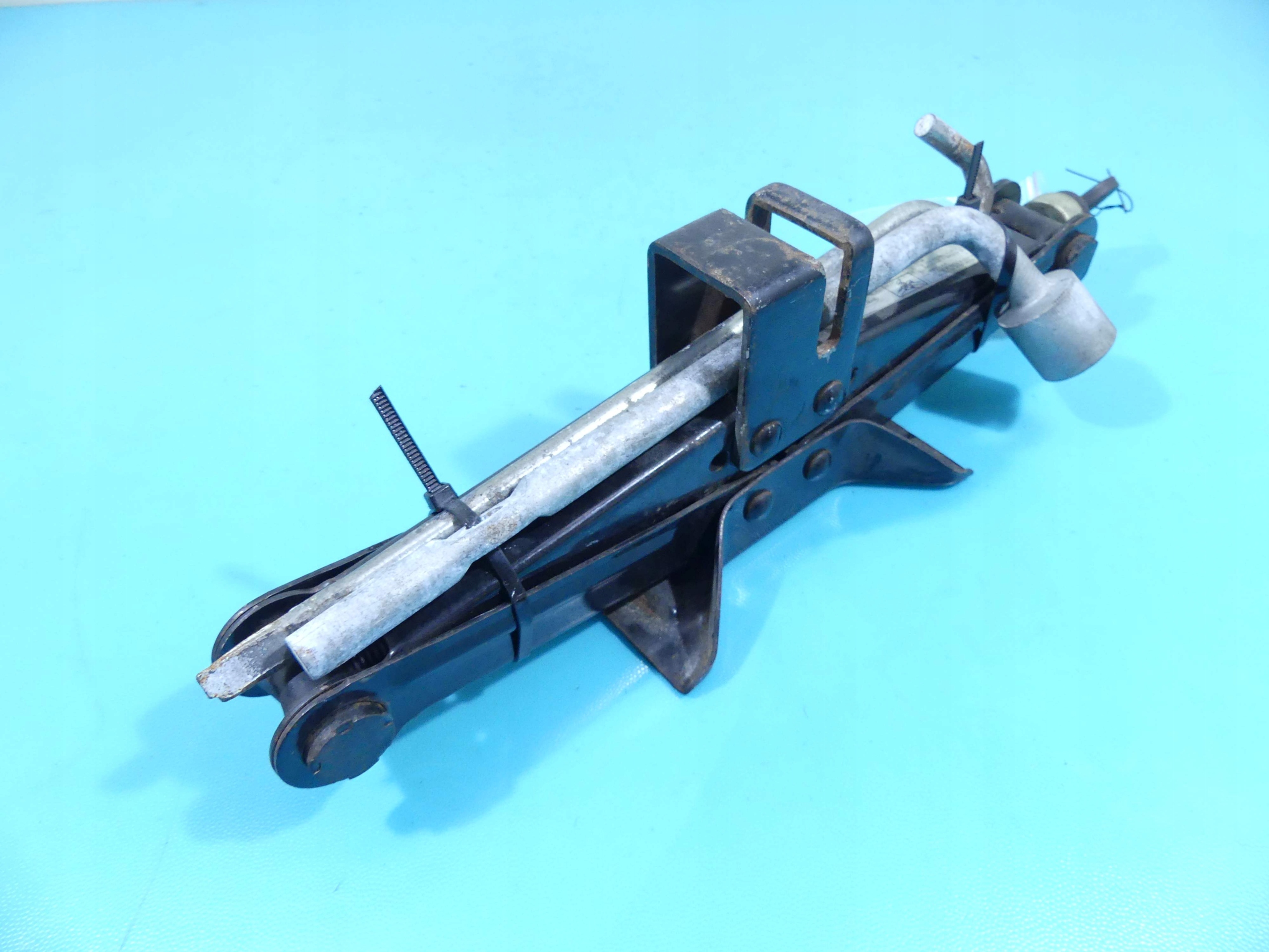 LEWAREK PODNOŚNIK KLUCZ DO KÓŁ MAZDA 5 I CR 05-10