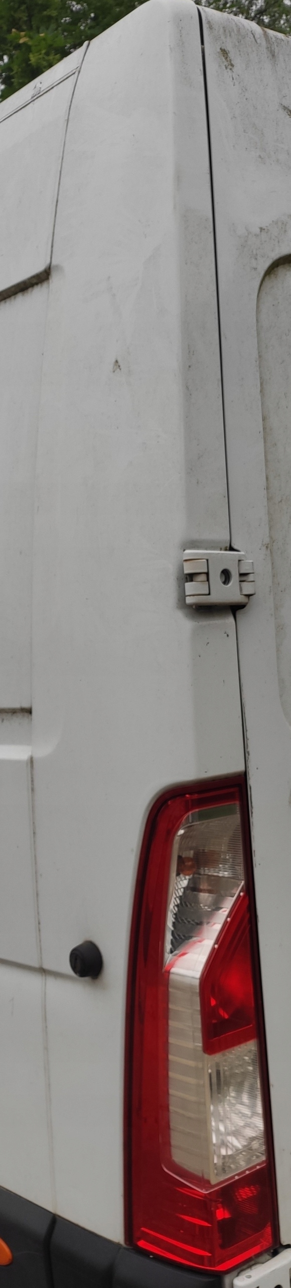 Narożnik Lewy Tył Słupek Renault Master III