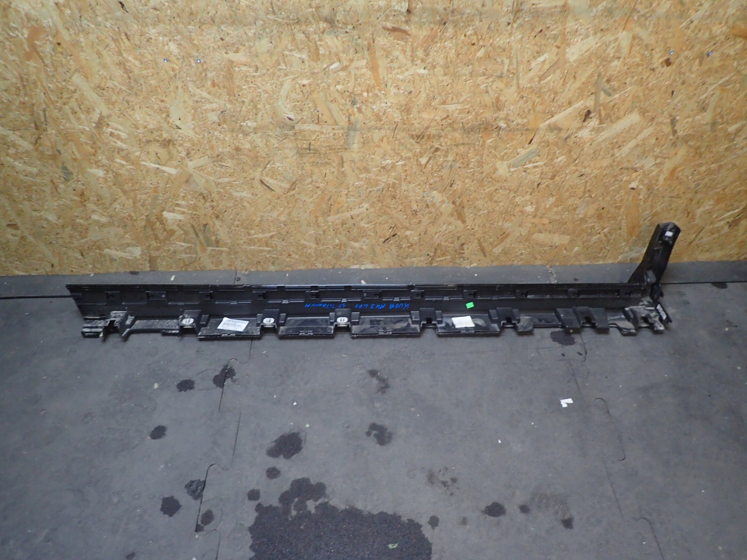 PRÓG LISTWA PROGOWA PRAWA KUGA MK2 ST TITANIUM FL Typ samochodu Samochody osobowe