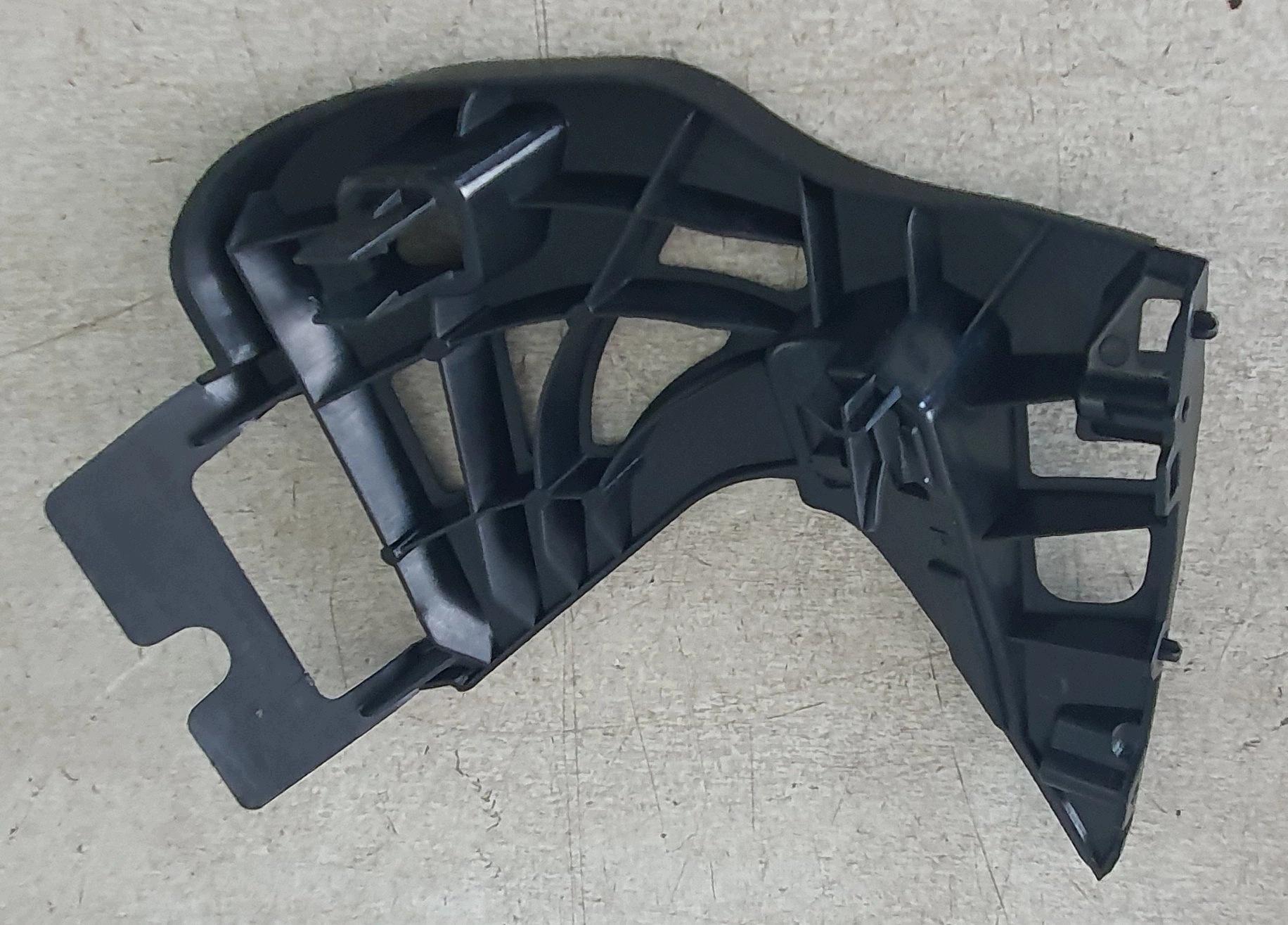 BMW 5 G30 G31 LCI holder support bracket of a bumper front right