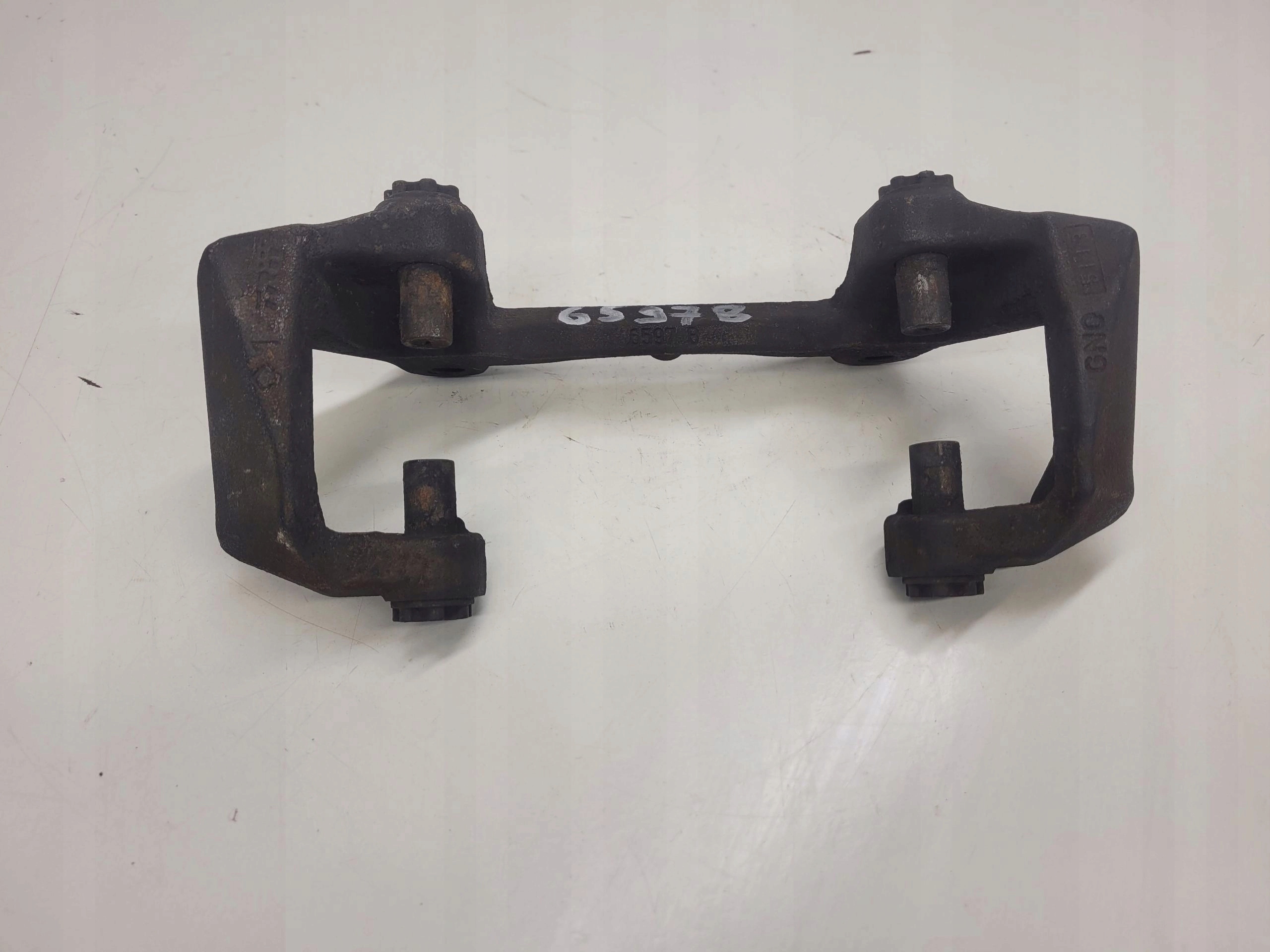 JARZMO třmenu předek AUDI A6 C7 A4 A5 6597B