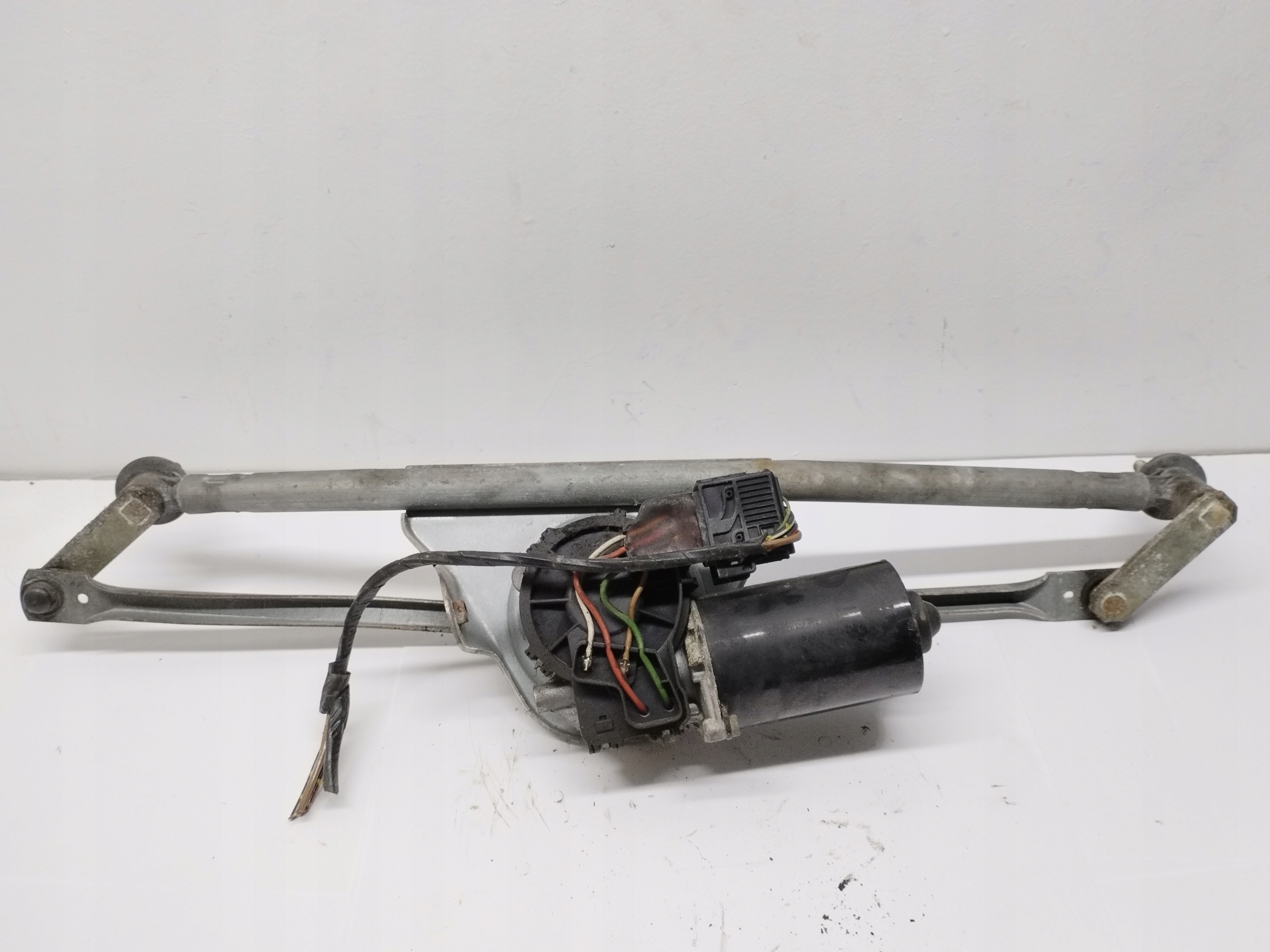wiper mechanism BMW E36 8391420