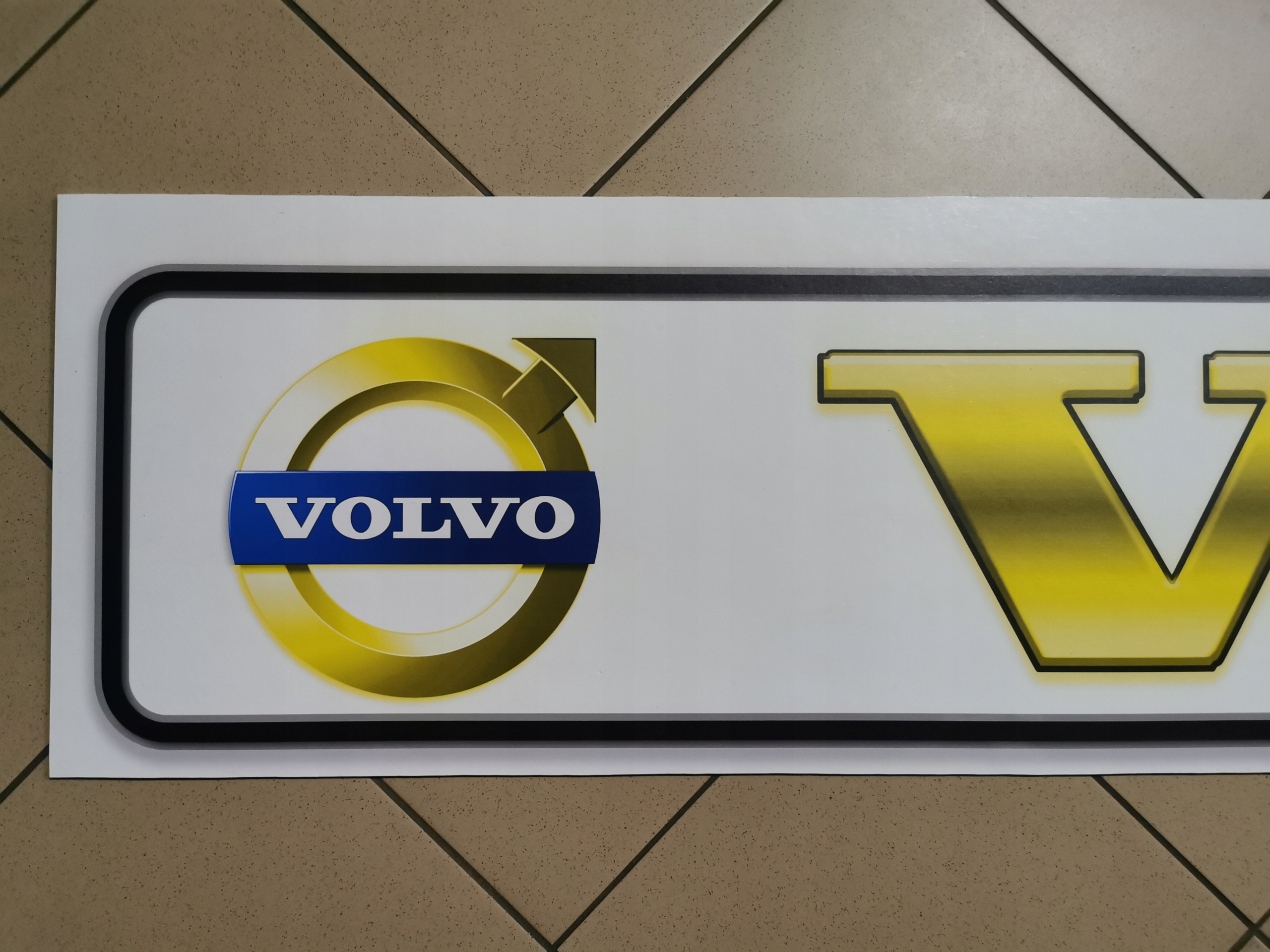 Chlapacz fartuch naczepy przyczepy VOLVO bialy Installation side Rear