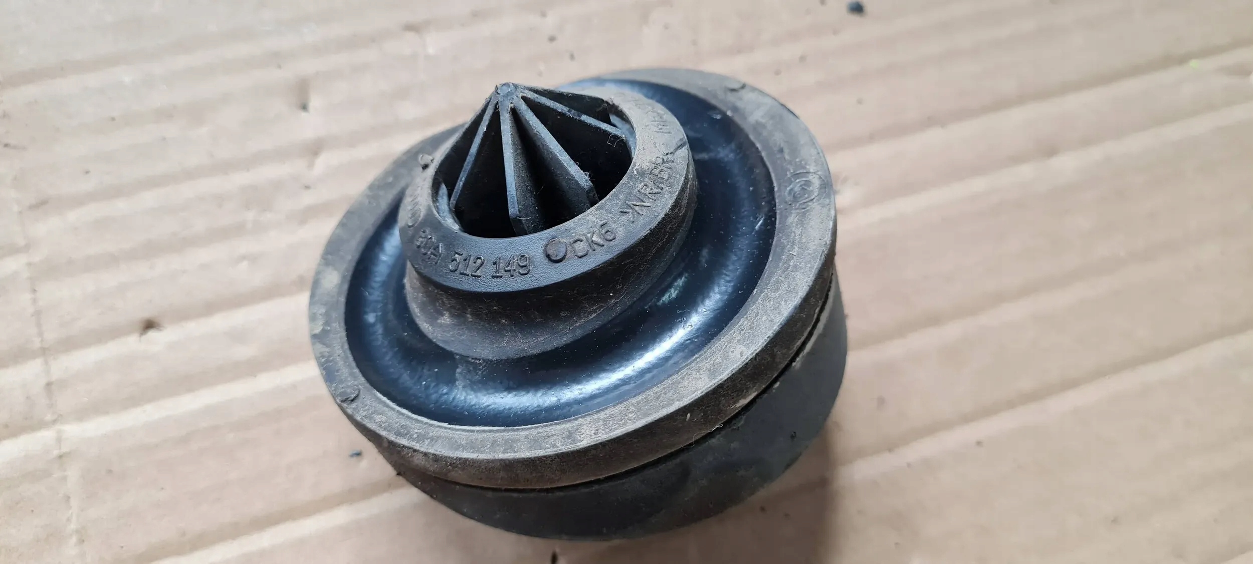 SQ5 Q5 80A pad adapter springs rear part 80A512149