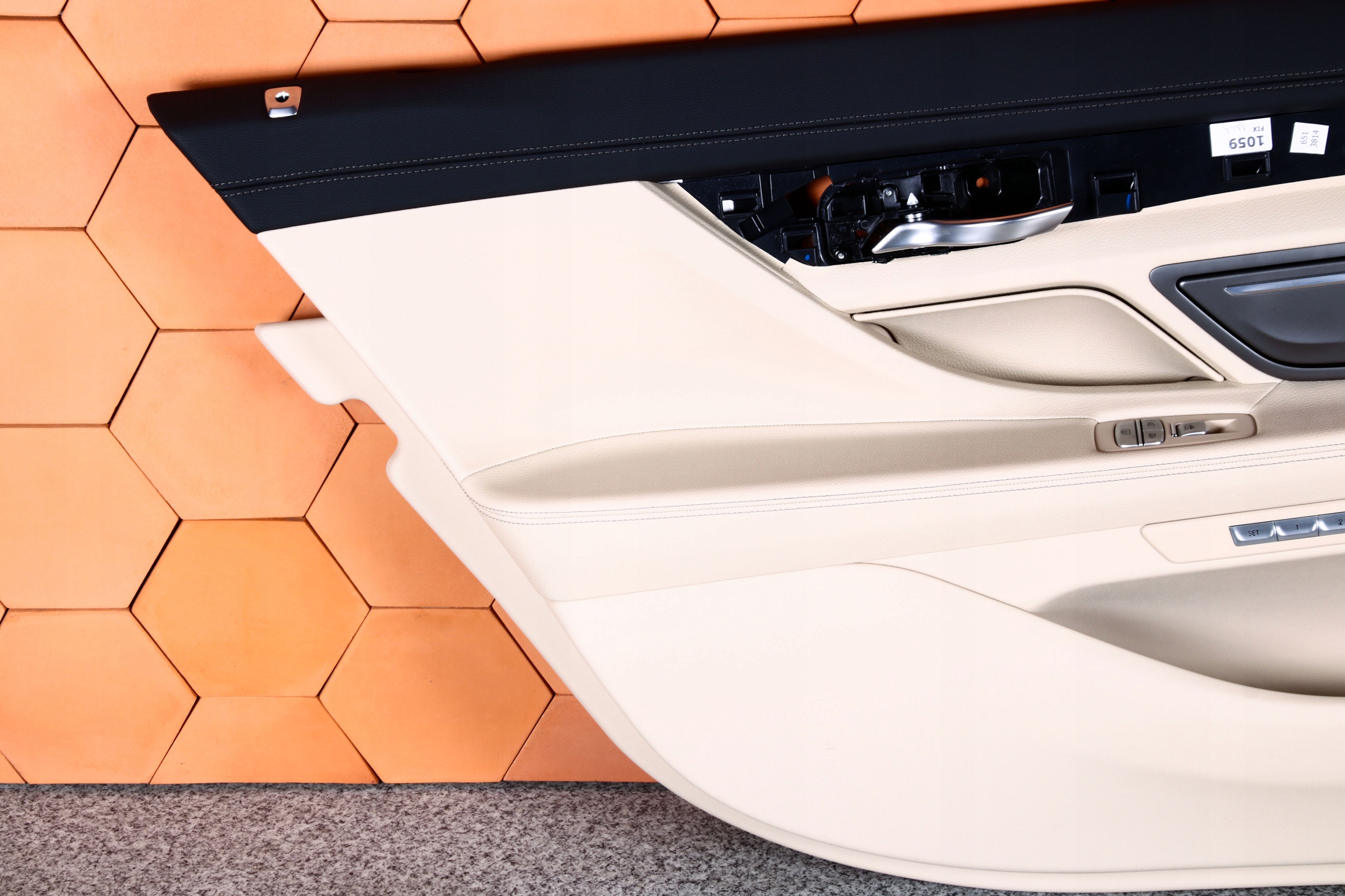 BMW G12 side door left rear part HARMAN CANBERRABEIGE