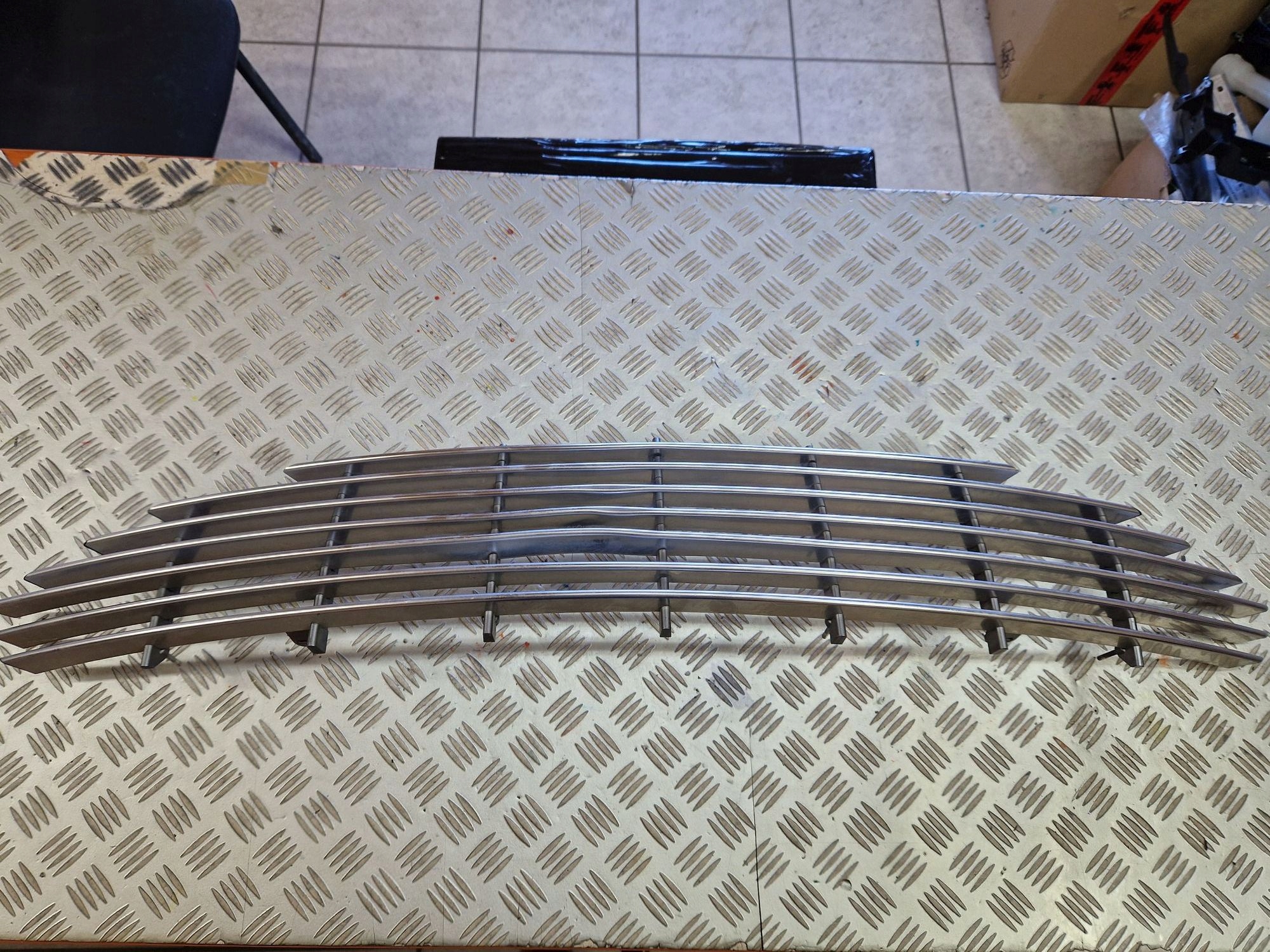 ATRAPA GRILL ASTON MARTIN DB9 2004R->