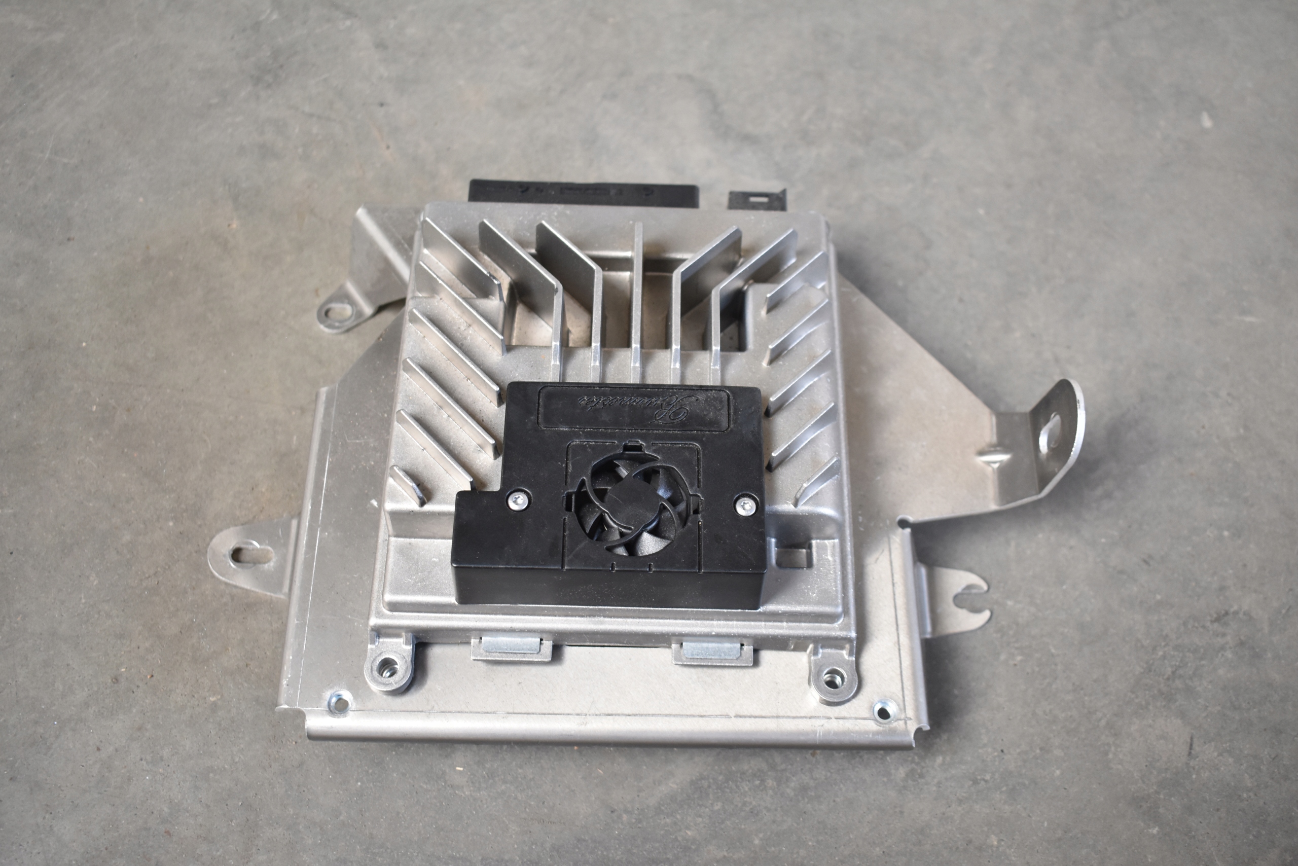 IDEALNY amplifier BURMESTER MERCEDES W190 1