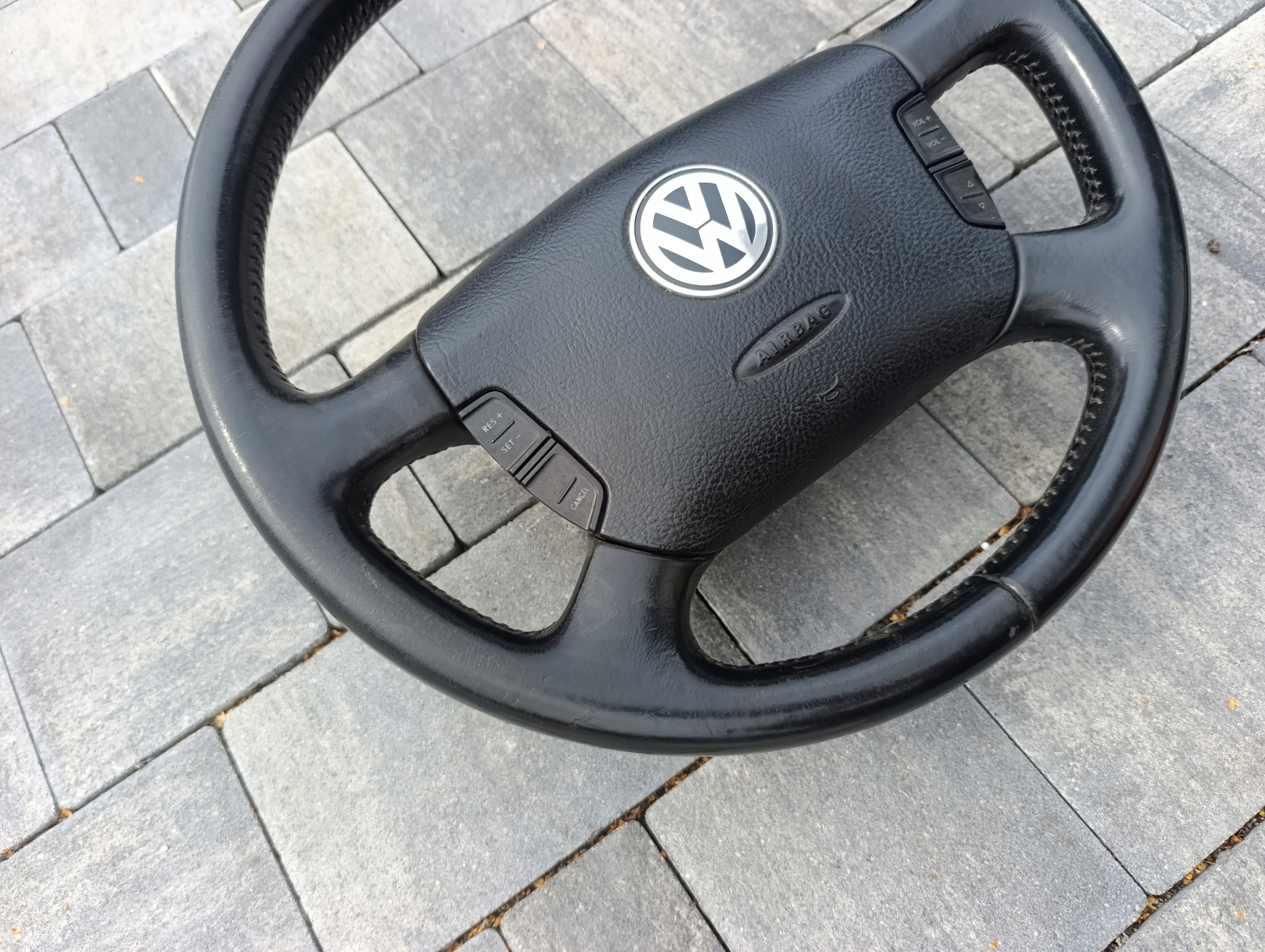VW T5 MULTIVAN lenkrad MULTIFUNKCYJNA/ MULTIFUNKCJA z Airbag bdb stan