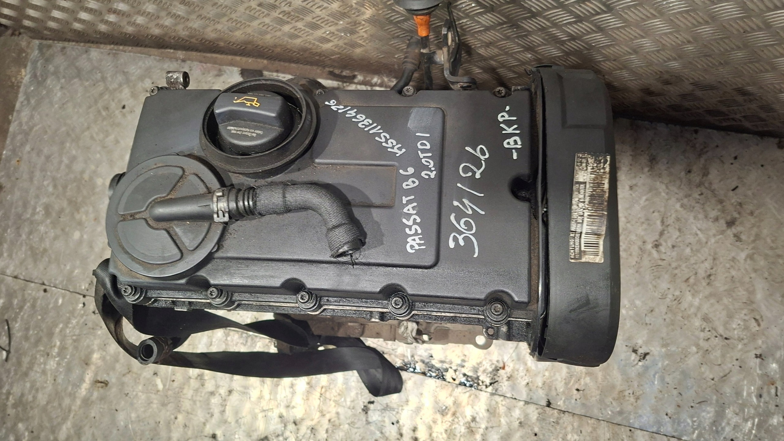 engine unprotected pillar VW PASSAT B6 2.0TDI BKP