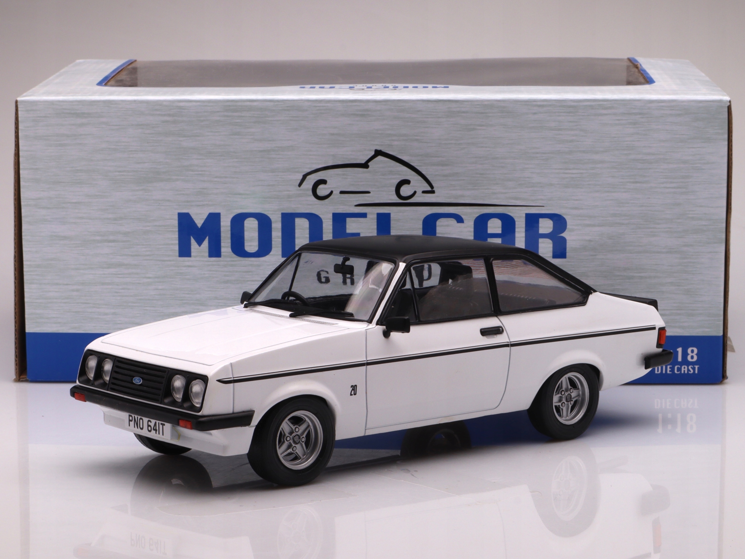 Ford Escort Mk II Rs 2000 1976 white/matt-black Rhd Mcg 1:18