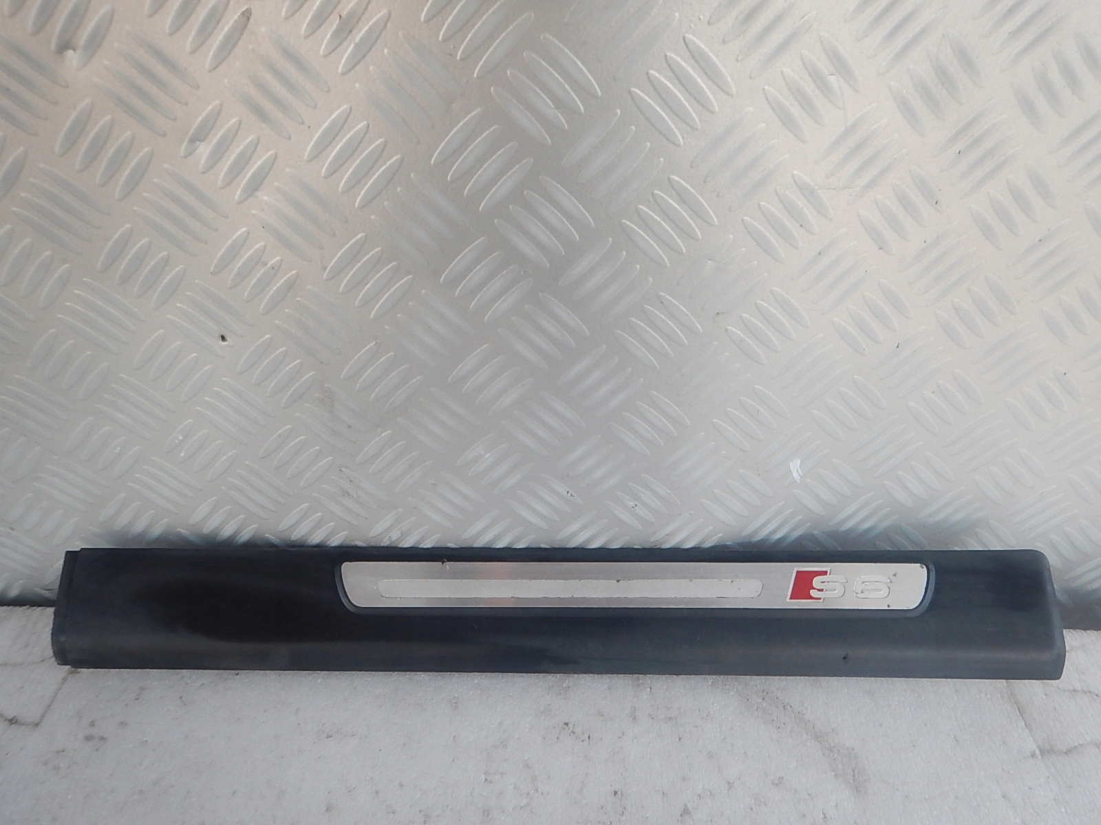 AUDI S6 C6 LEWA LISTWA NA PRÓG TYŁ 4F0853375C