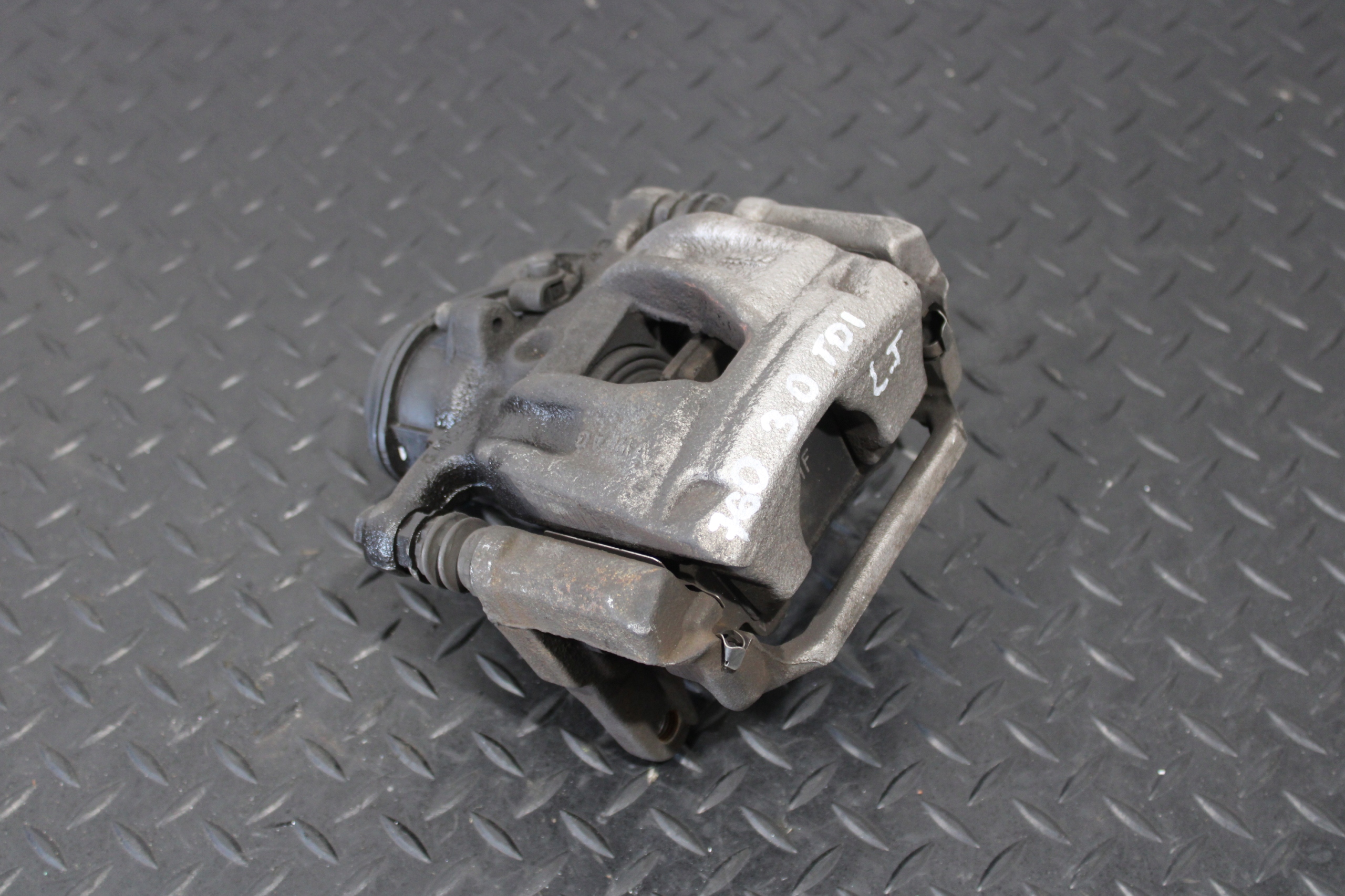 caliper brake left rear part VW TOUAREG III 3 760