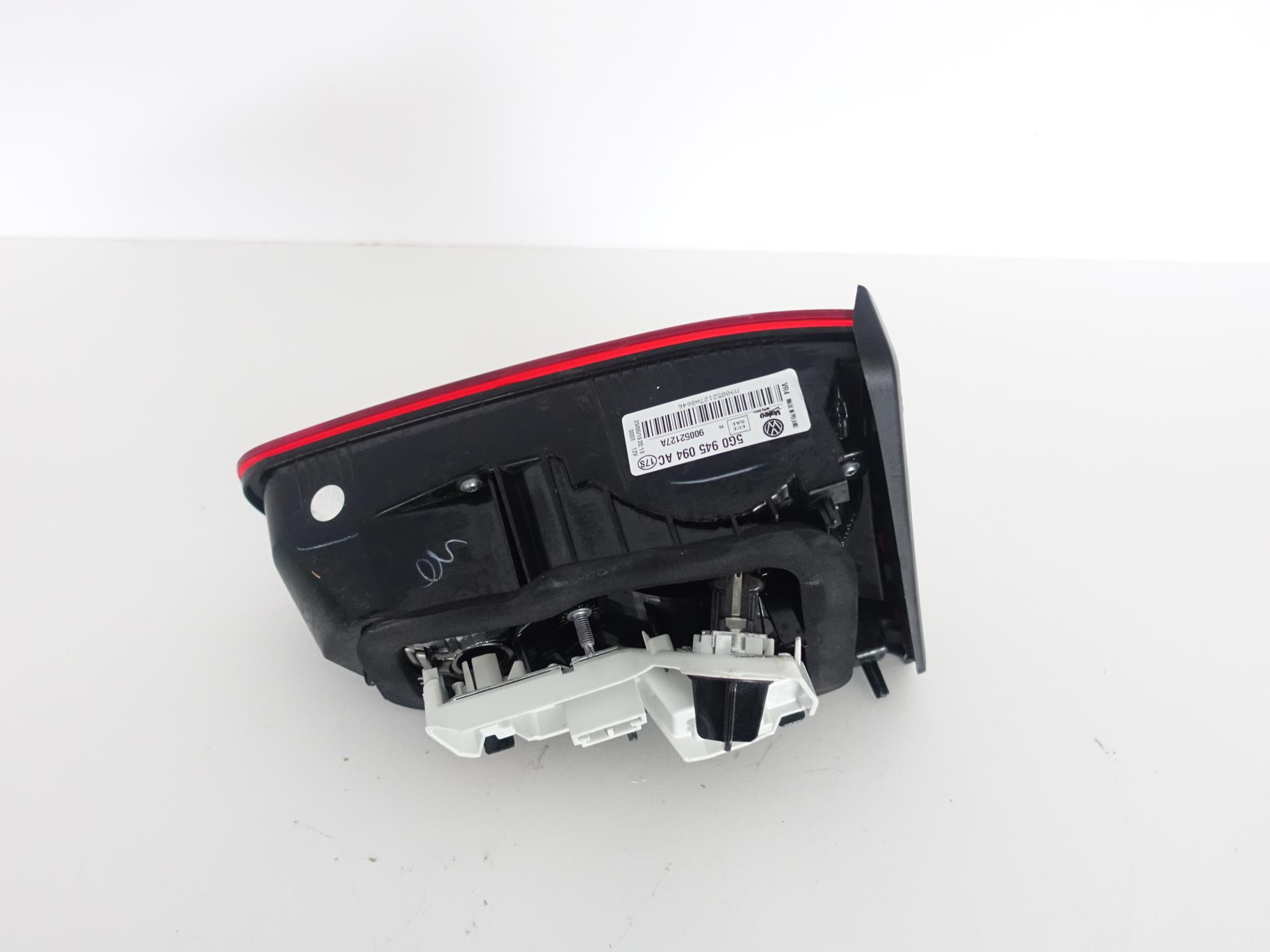 VW GOLF VII 7 5G0 HB light right rear part to the bonnet EU