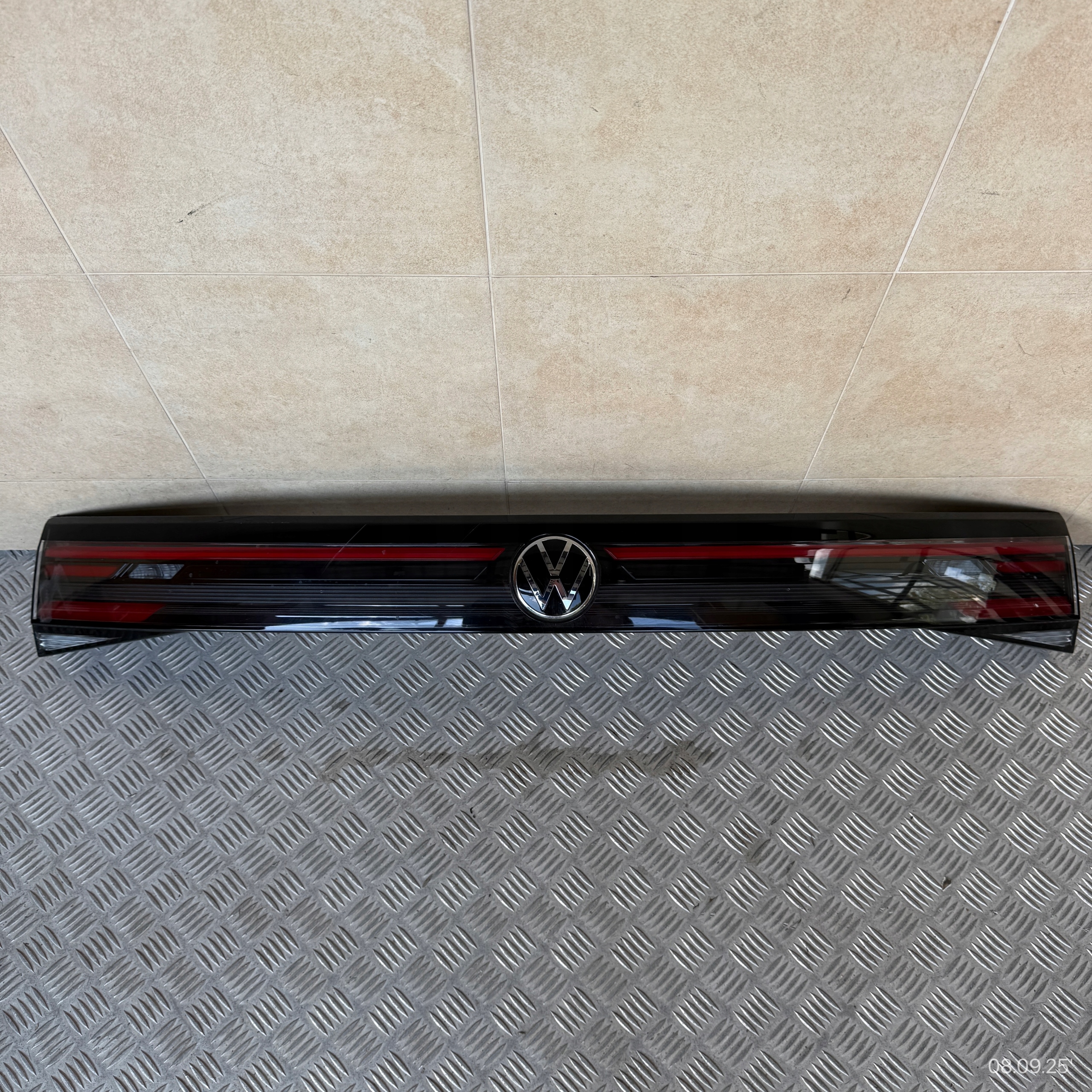 light rear cap bonnet VOLKSWAGEN TAIGO 2G7945093