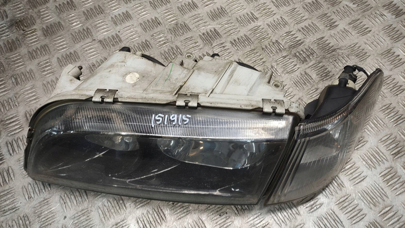 light left front VOLVO V40 and LIFT light left front VOLVO S40 and LIFT