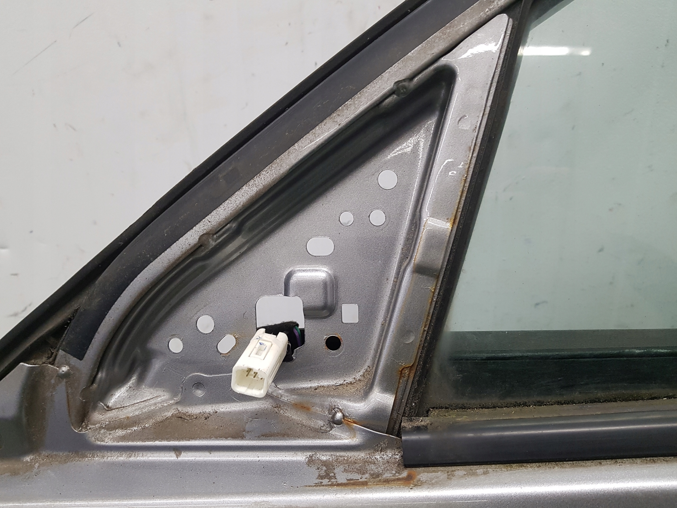 tür links vorne MAZDA 3 II 2010 code LAKIERU FE27A