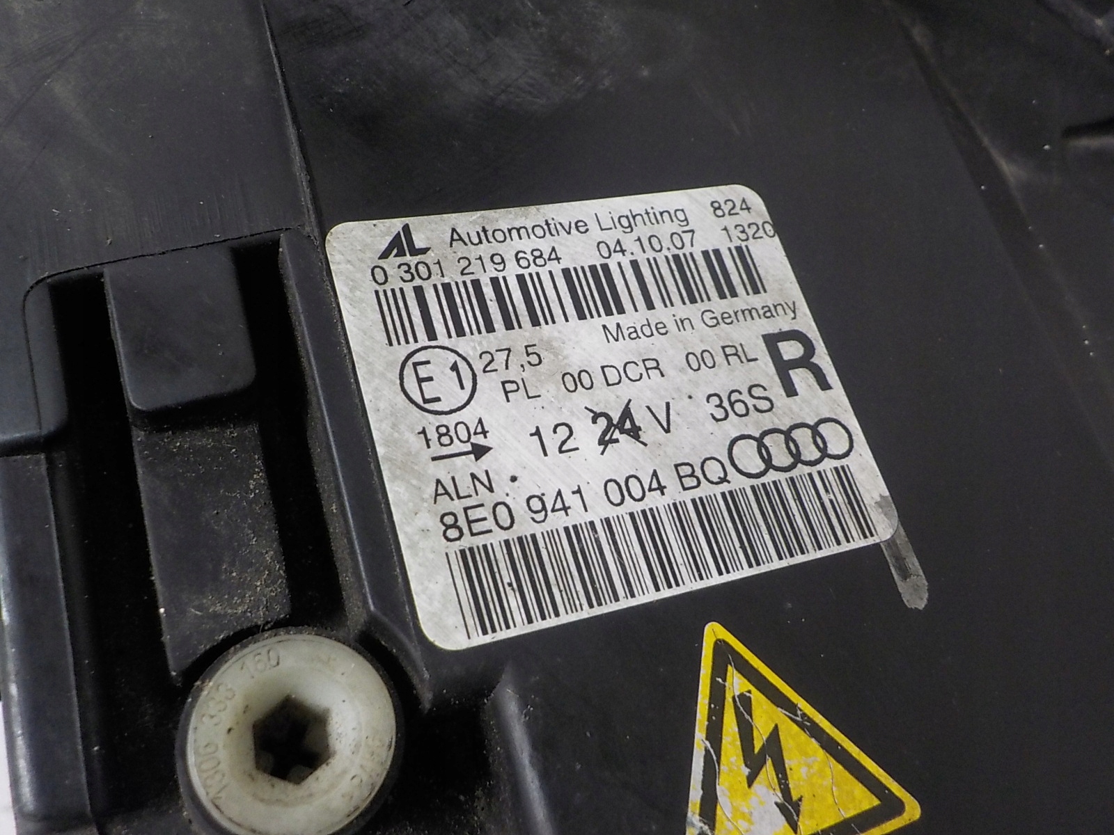 AUDI A4 B7 XENON light right front front UK 8E0941004B