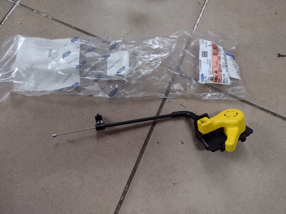 DZWIGNIA RACZKA OTWIERANIA MASKI FORD PUMA MK2