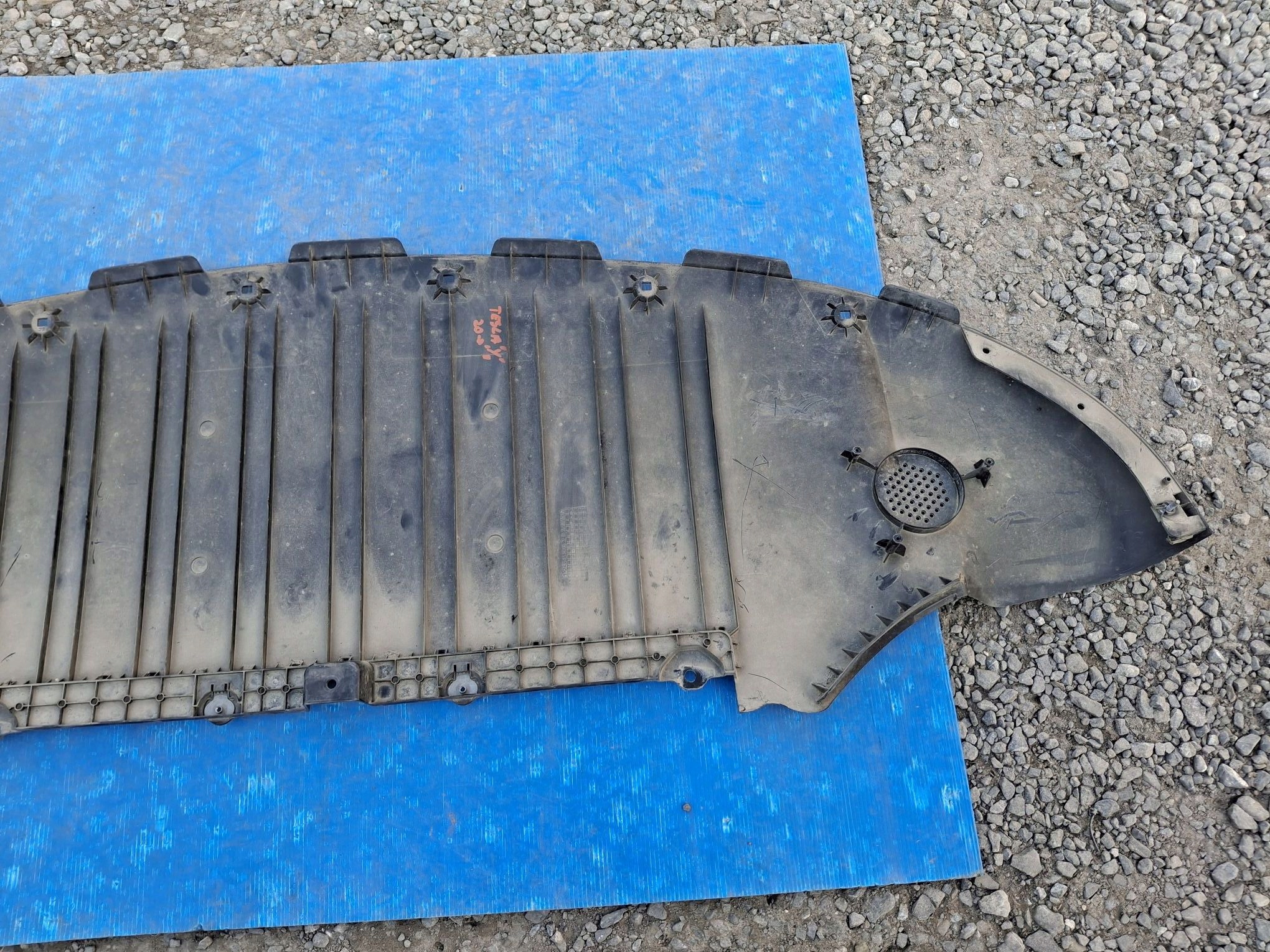 Blende Abdeckung unter Frontstoßstange TESLA Y 2020R->