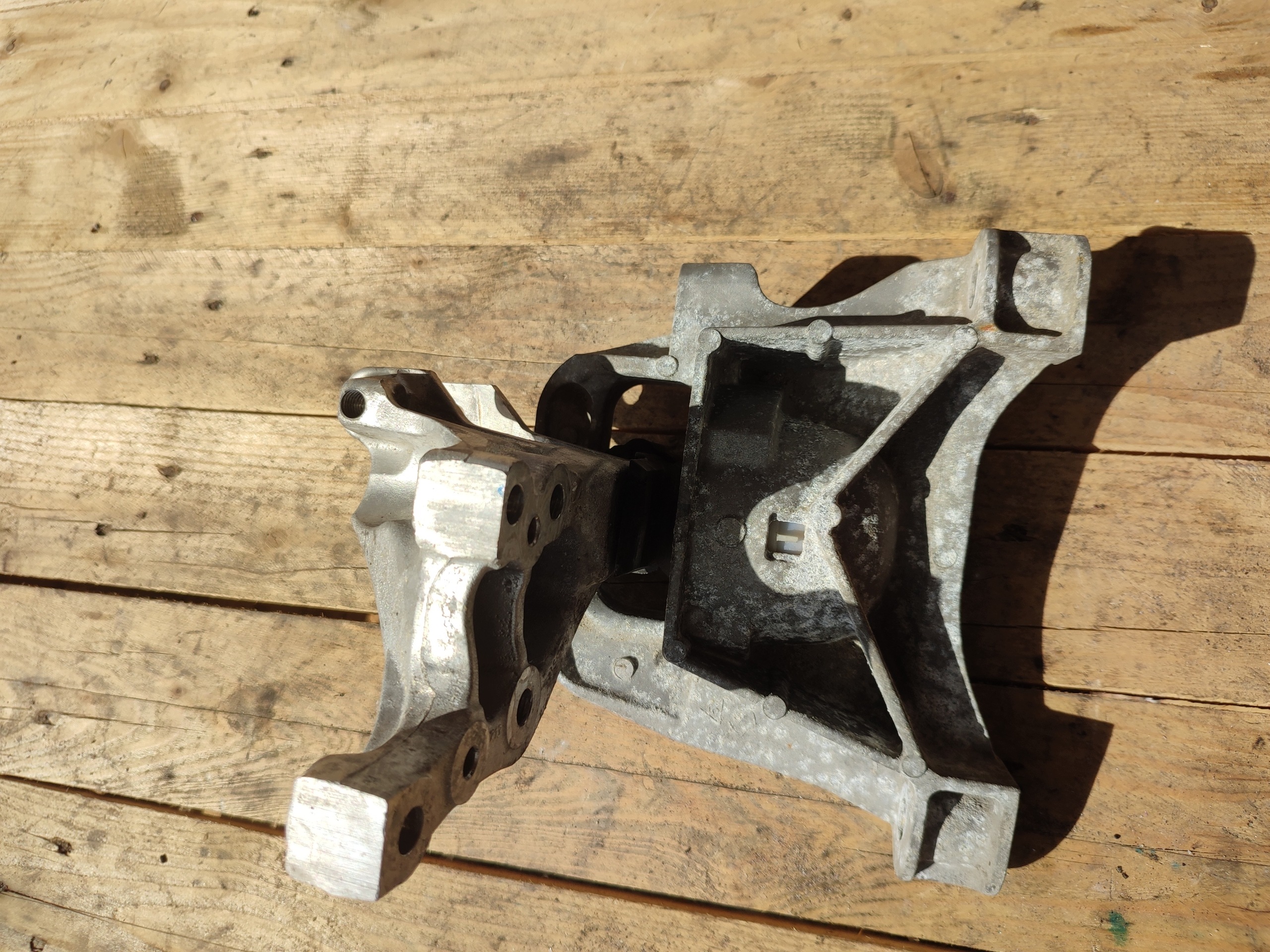engine mount engine mount 2.0 BLUE HDI CITROEN PEUGEOT 4A110010