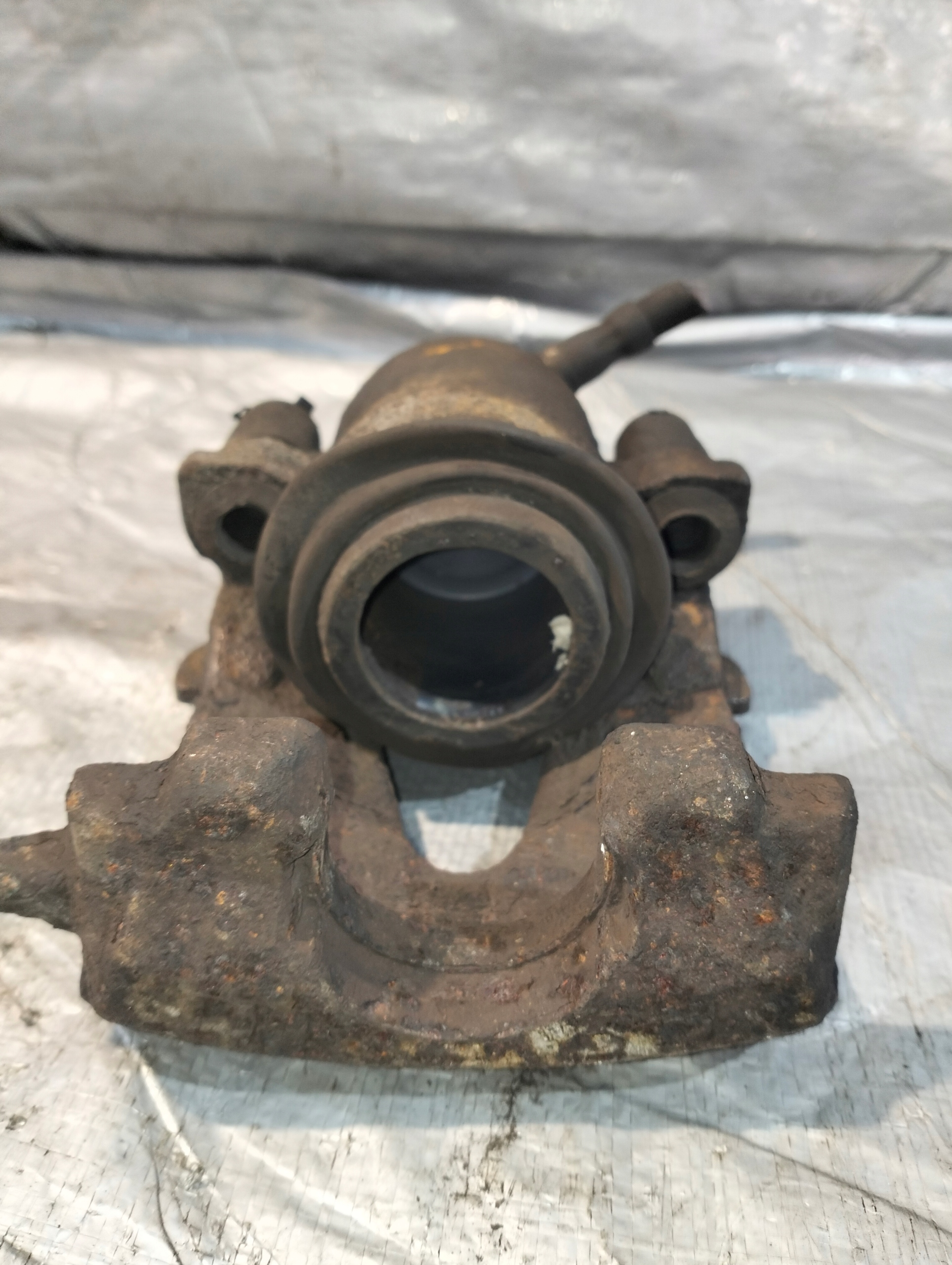 VW CADDY III 1.9D 51KW 2008r caliper brake without JARZMA right front