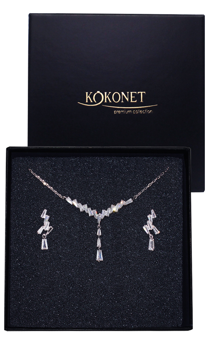 Jemný komplet stříbrných šperků s náušnice, stříbrný náhrdelník v krabičce
