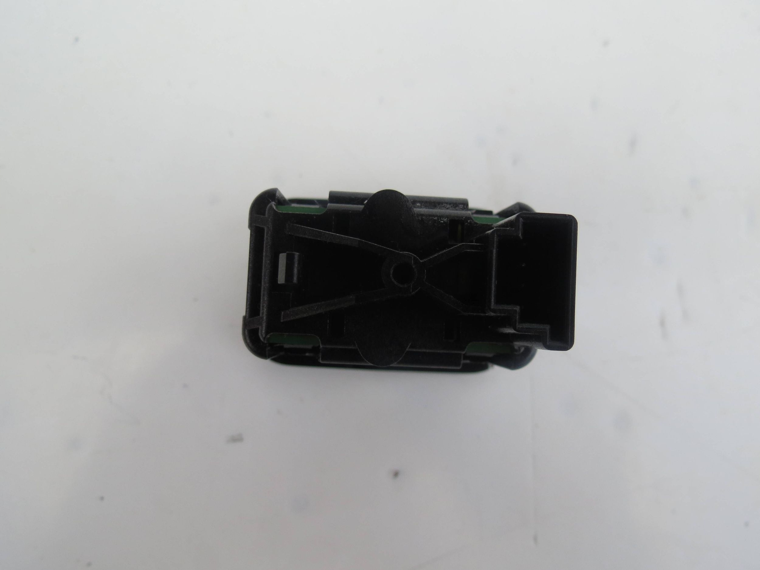 Bouton Vitre MERCEDES W204 CDI 2.2 A2048700451