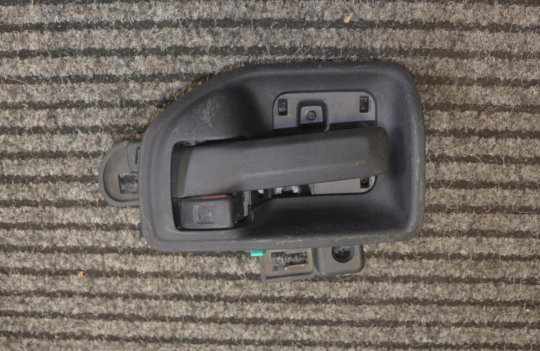 KLAMKA WEWNĘTRZNA LEWA WRANGLER JK 11-18