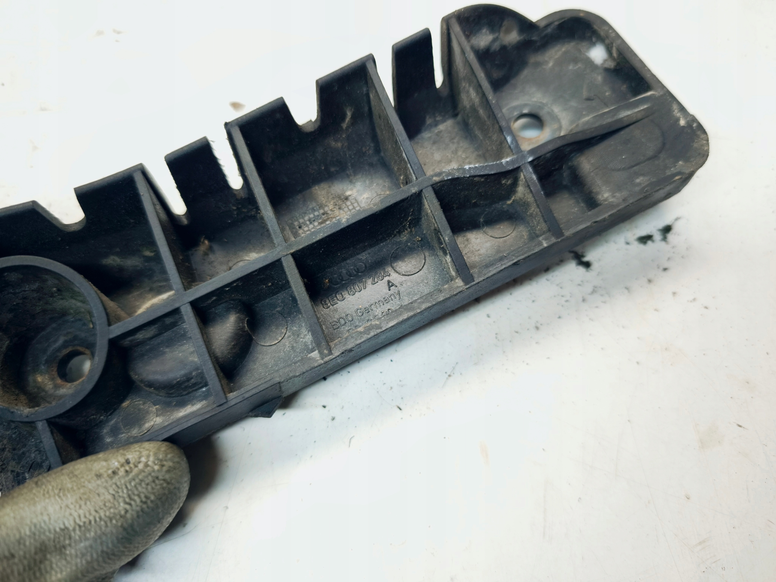 Support Support plaque Pare choc Droite Avant AUDI A4 B6 8E0807284A