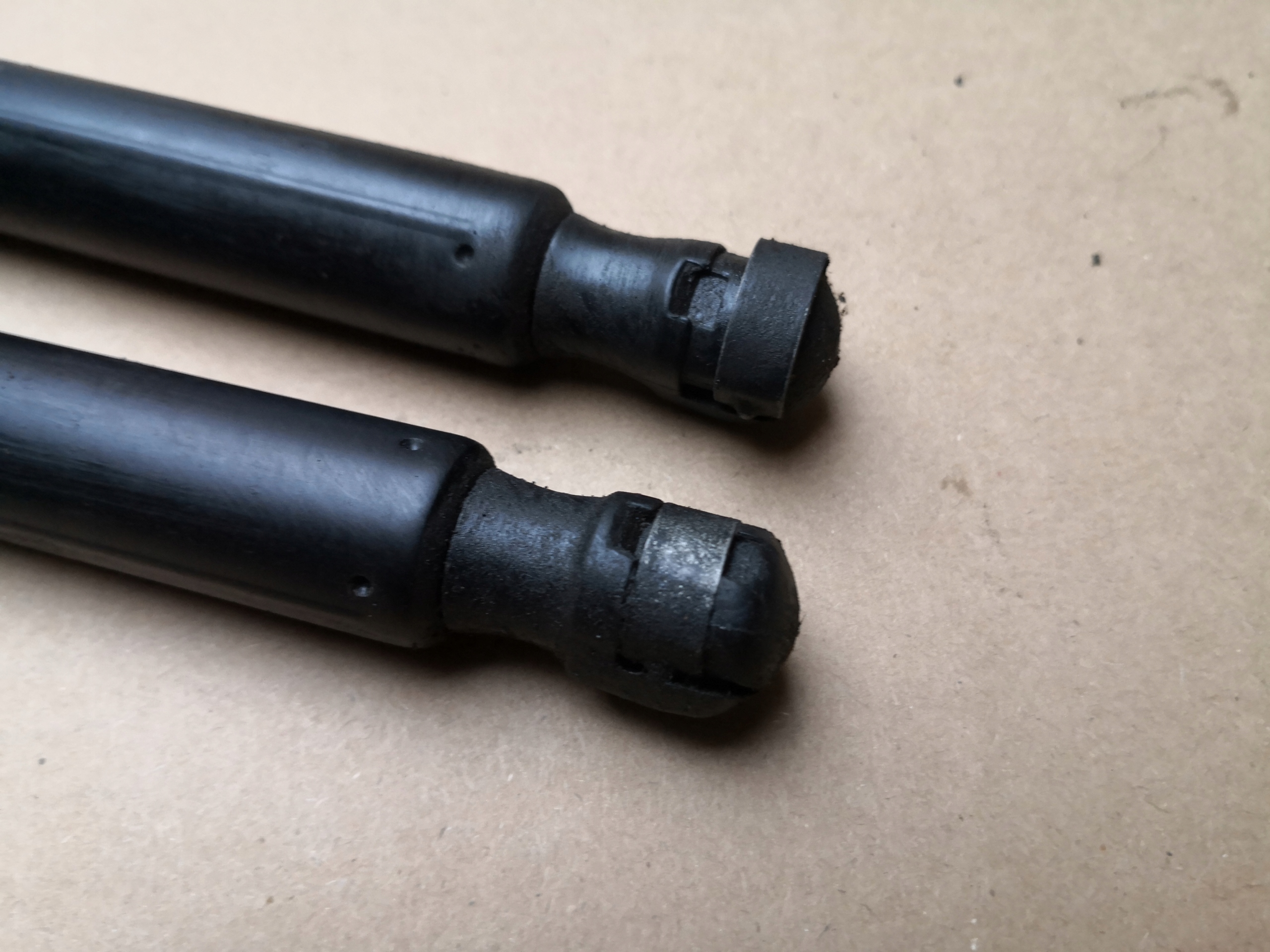SILOWNIKI du capot MERCEDES W169 A1699800964