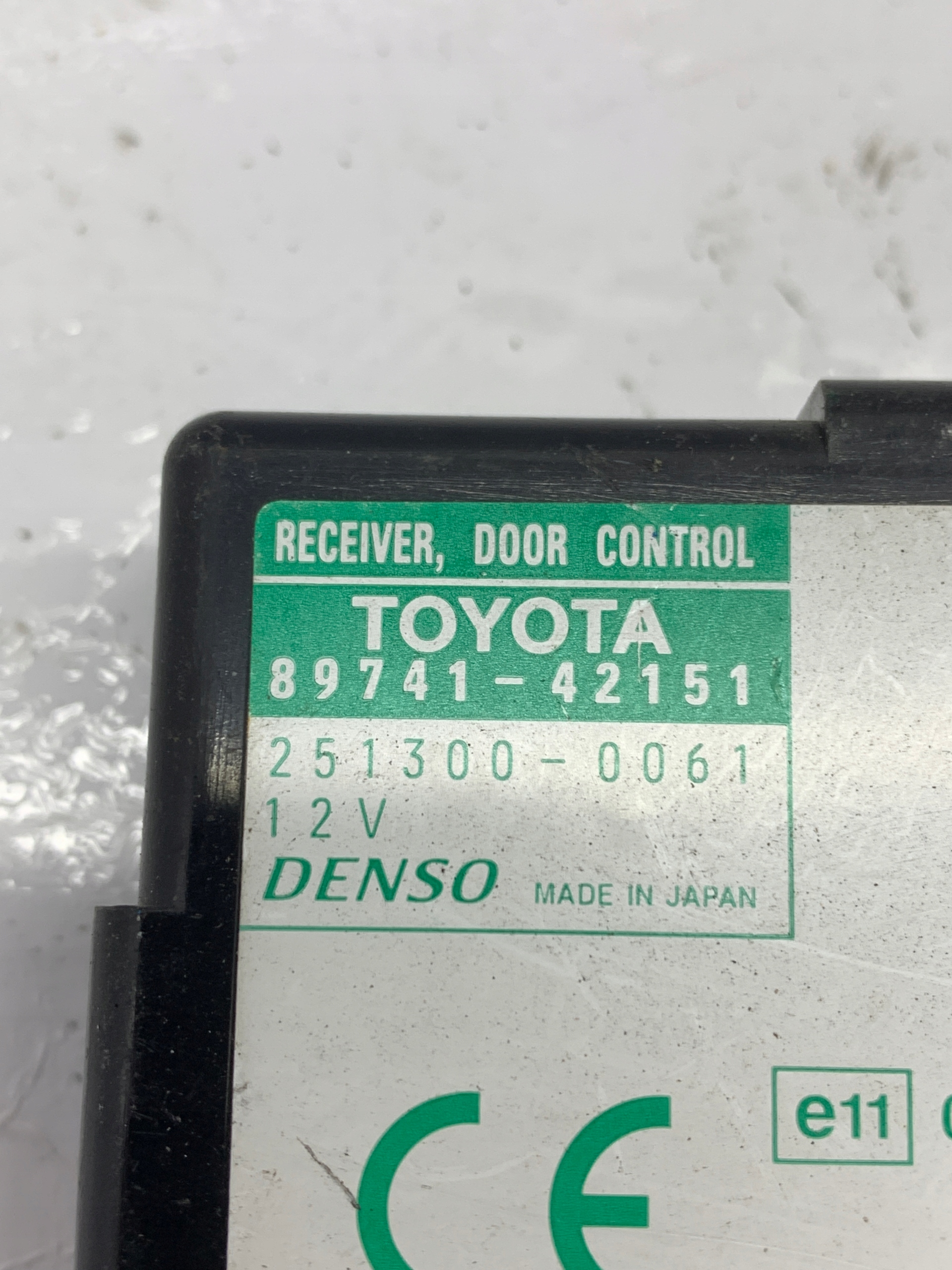 module control unit of a lock central 89741-42151 TOYOTA