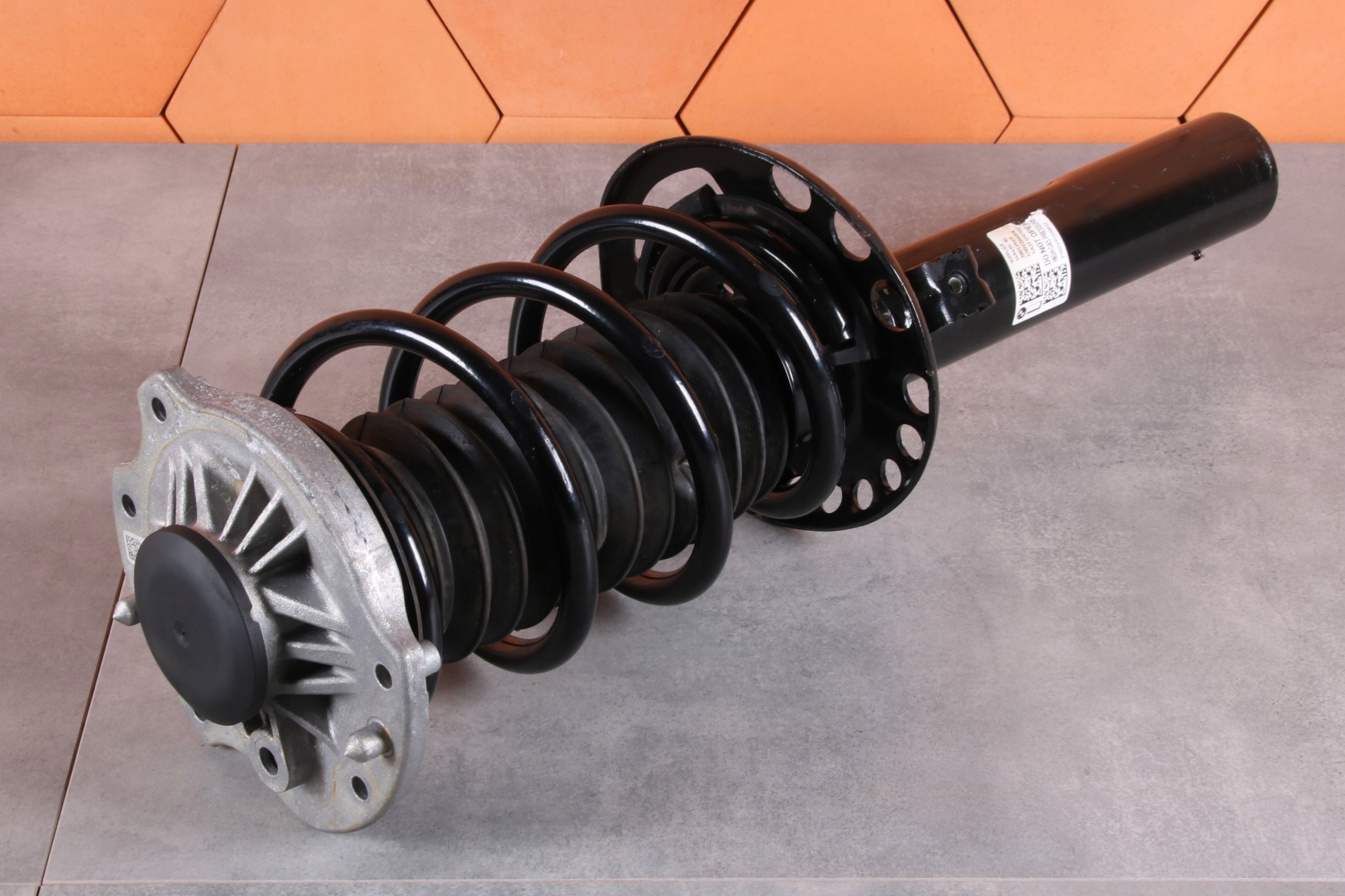 BMW X2 U10 20dX 20iX 28iX shock absorber left front front 5A2FD97 27 km !!!