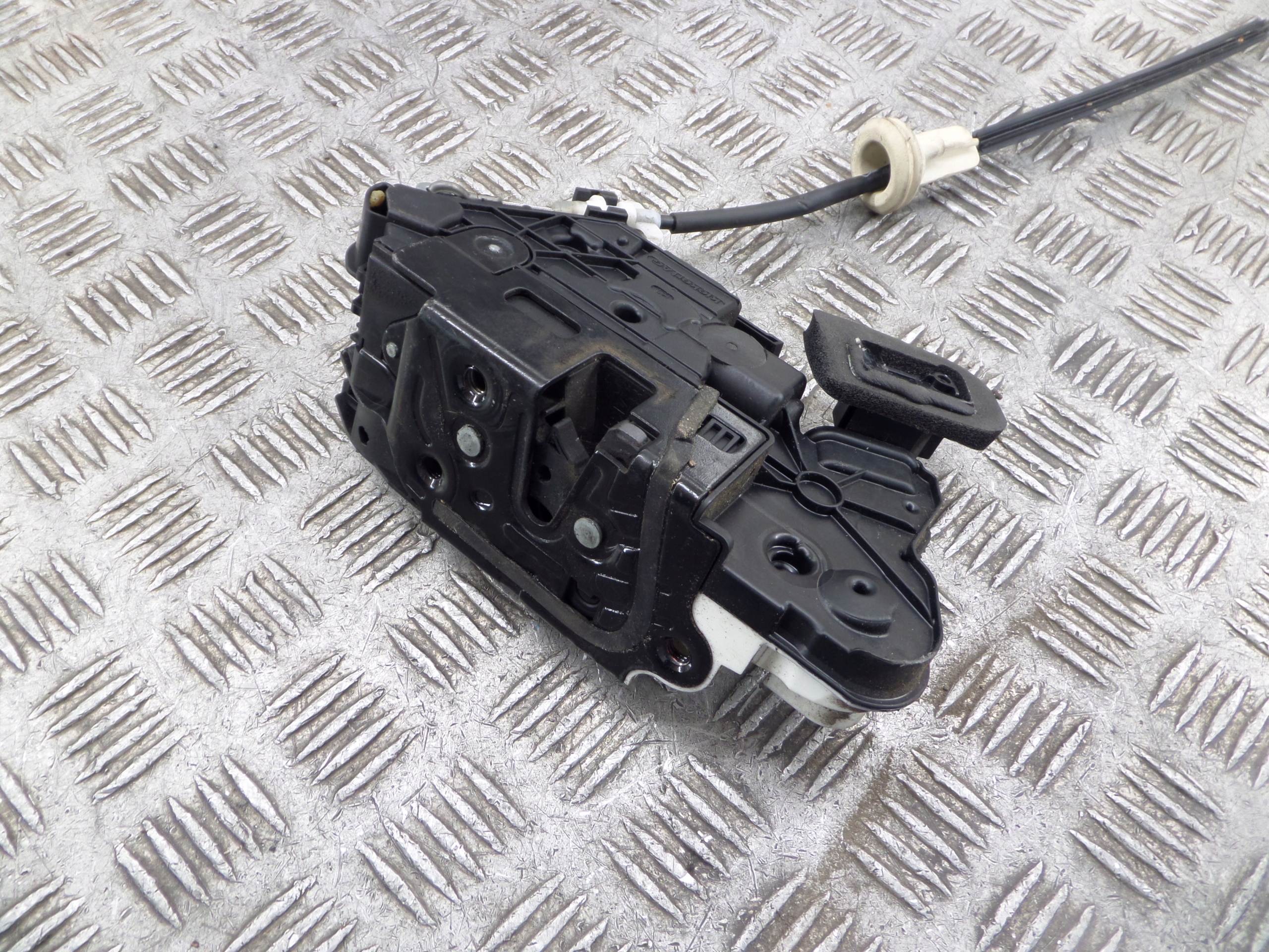 Volkswagen OE 5K2837016D lock door