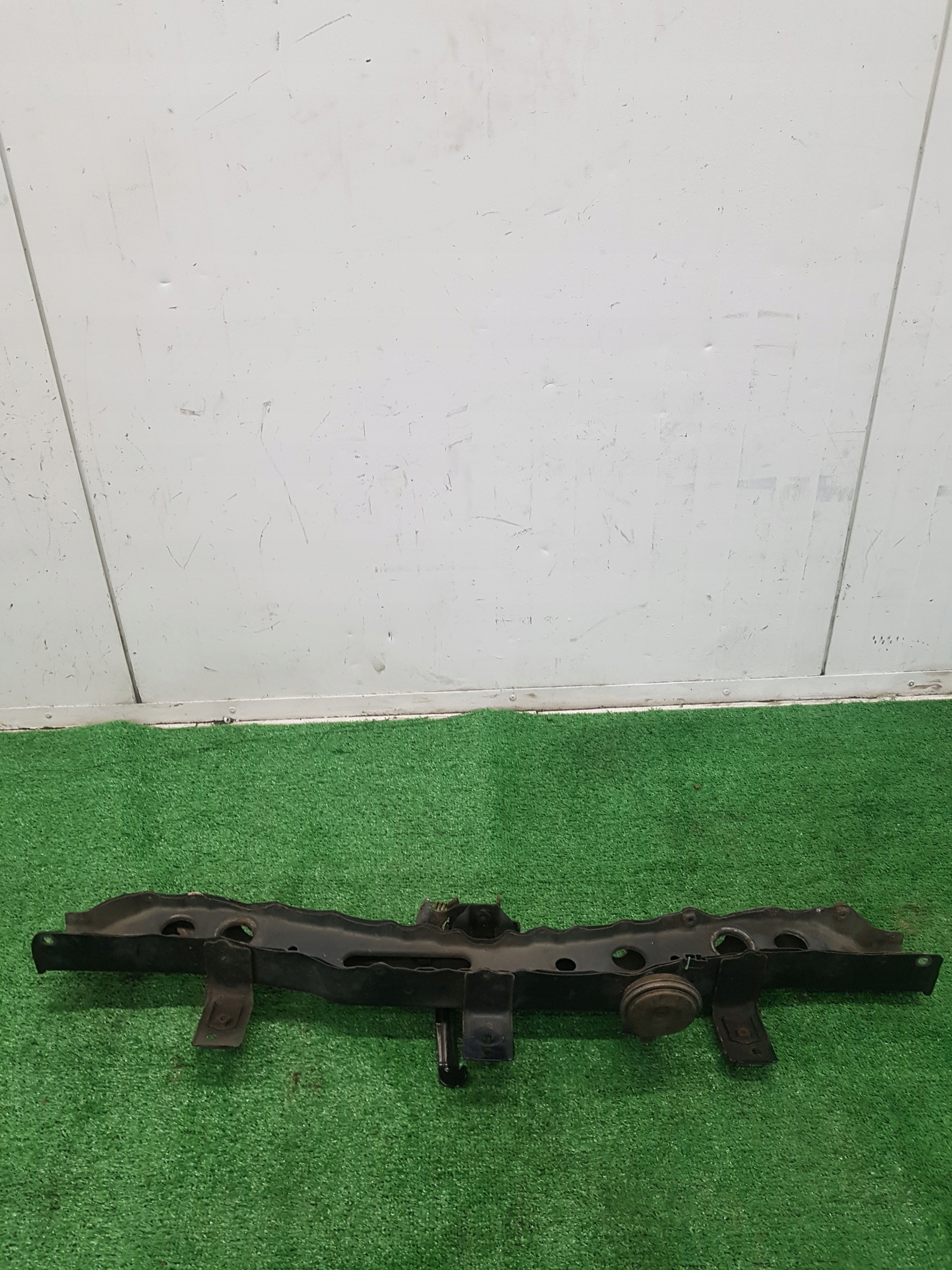 support panel for radiators upper pillar TOYOTA AURIS
