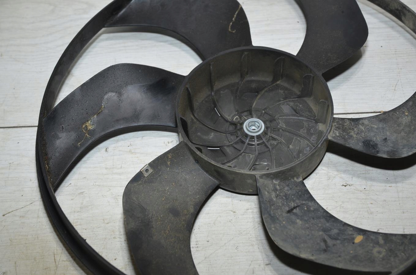 ventilátor chladiče 1.6 HDI Peugeot 2008 13r
