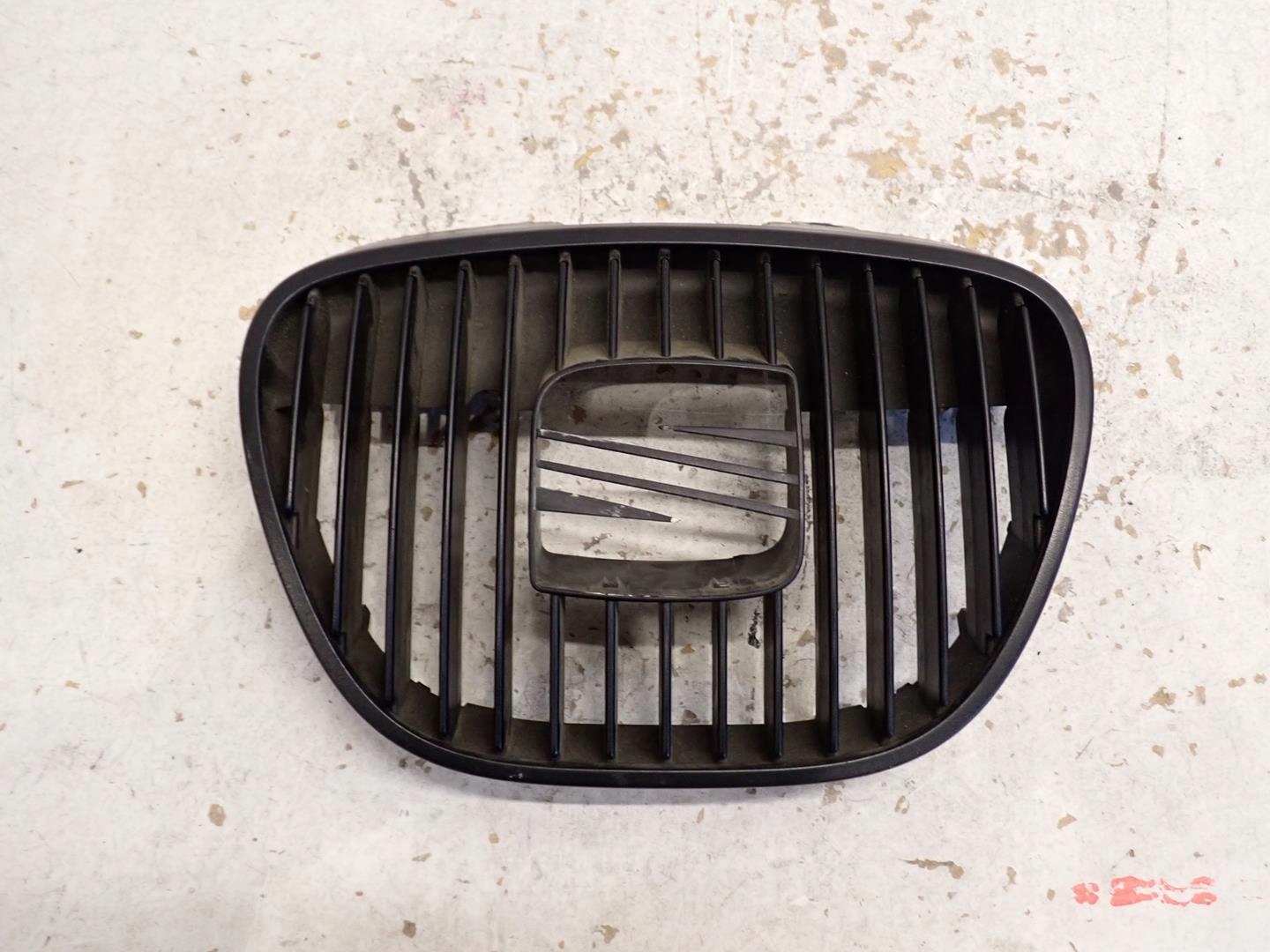 Grill SEAT IBIZA III 2002-2006 6L0853654