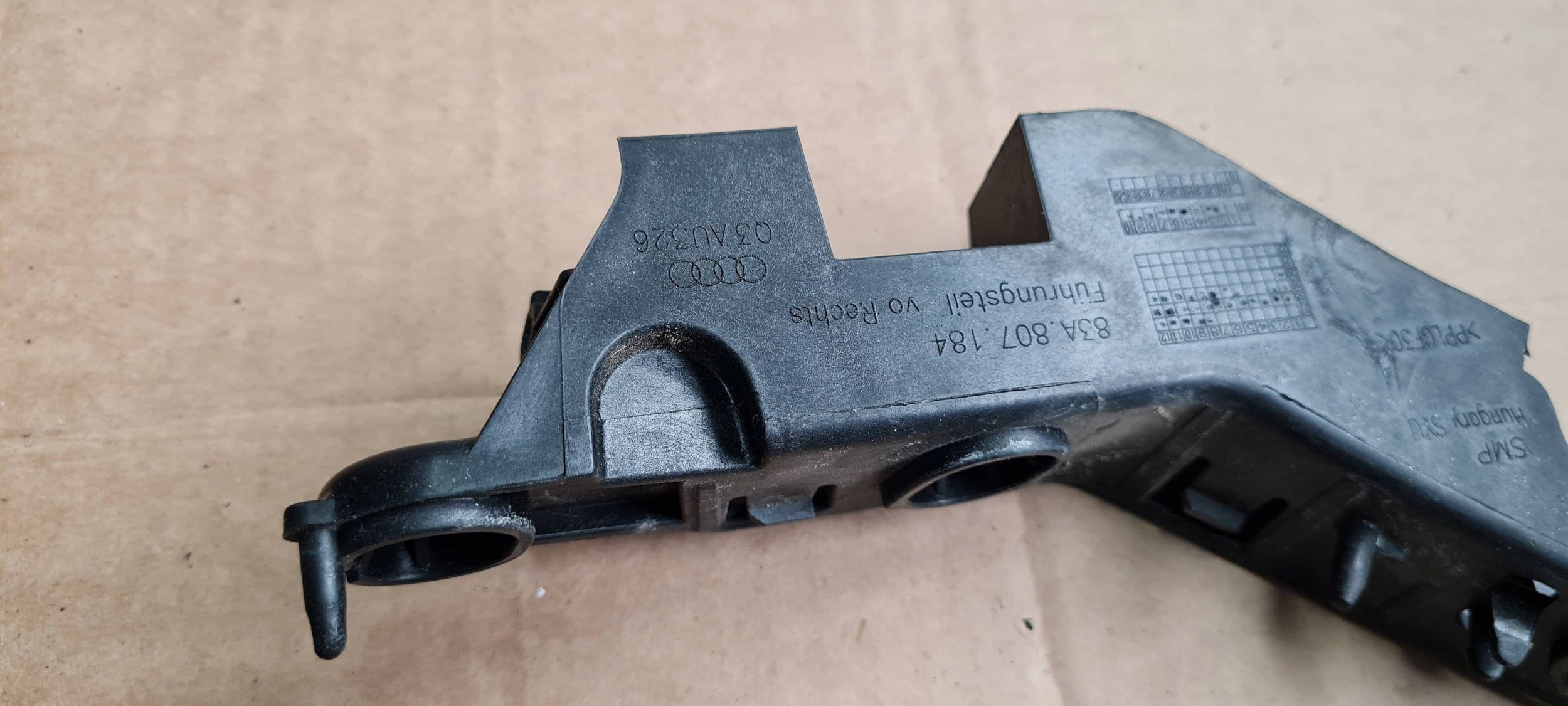 Q3 83A support holder of a bumper bracket right front 83A807184